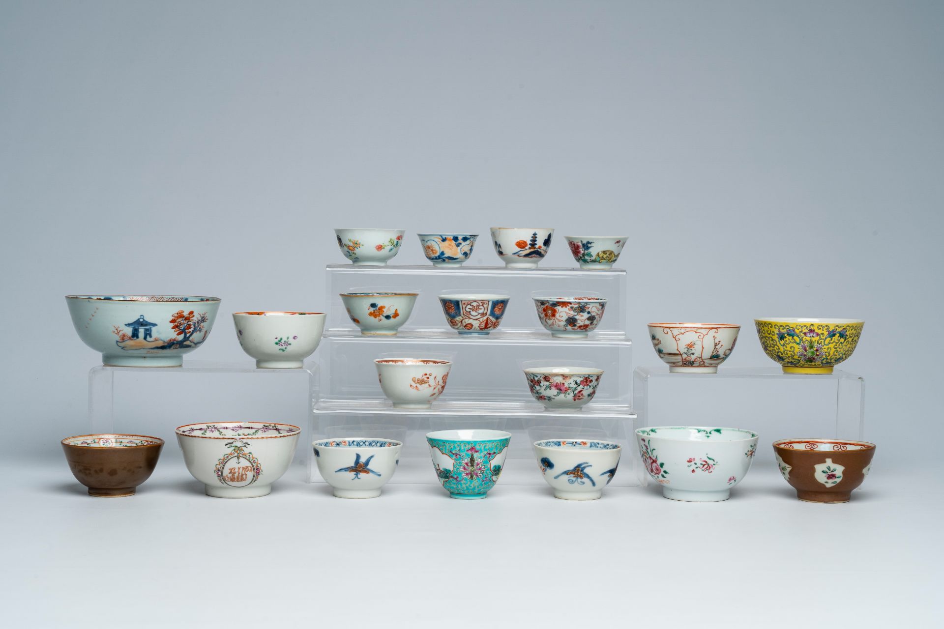 A varied collection of Chinese cups and saucers with various designs, 18th C. and later - Image 5 of 11
