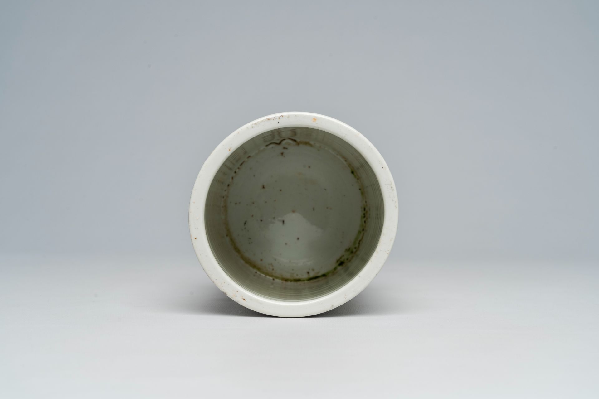 A Chinese qianjiang cai 'cranes' brush pot, 20th C. - Image 6 of 7