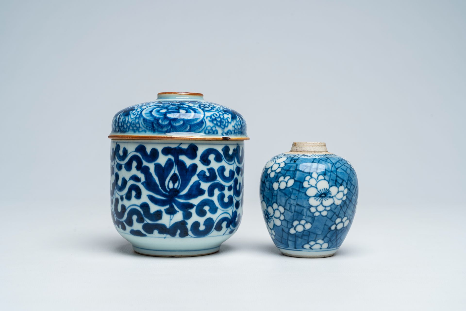 A Chinese blue and white covered bowl and a small vase, Kangxi - Image 5 of 7
