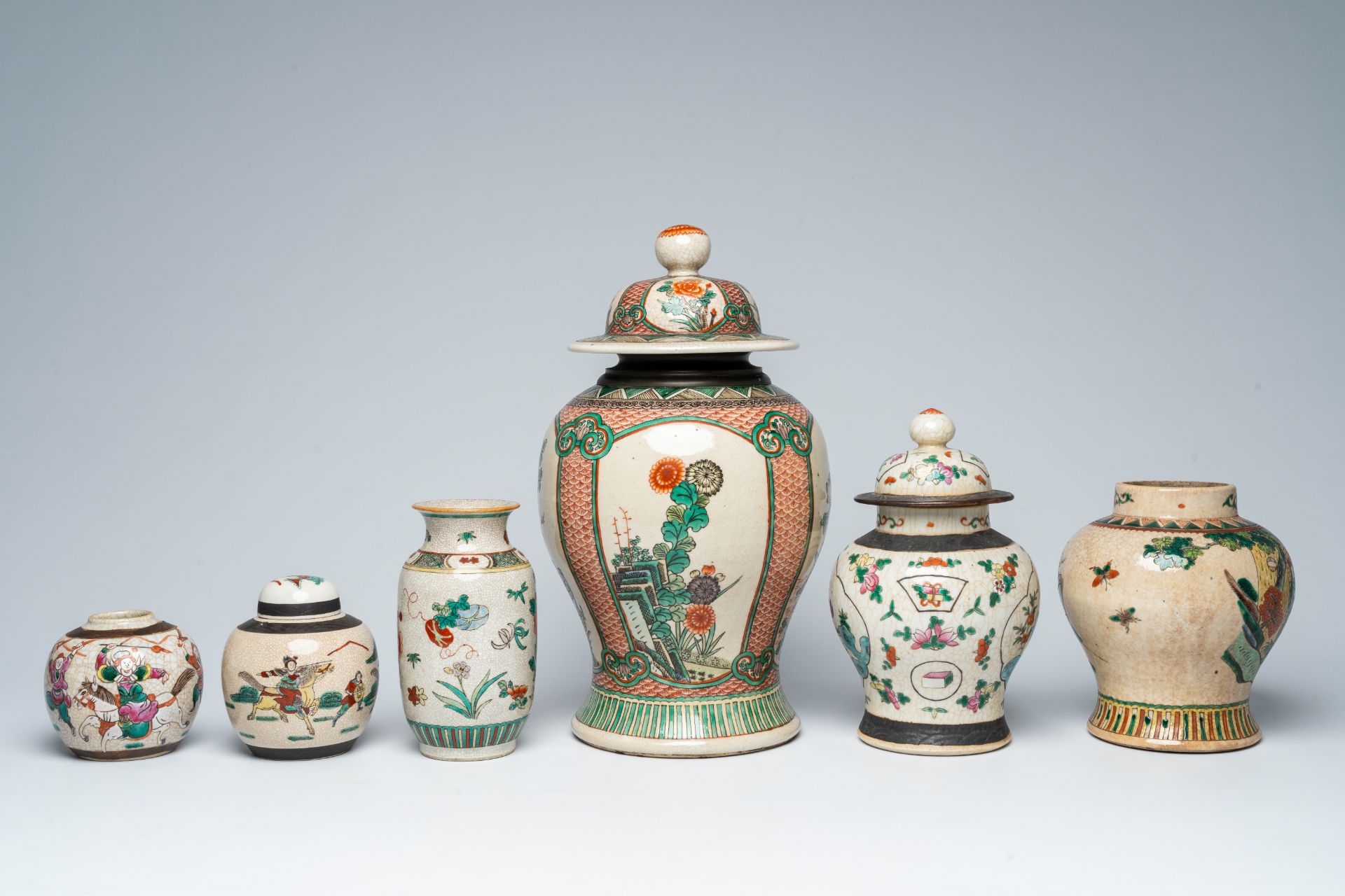 A varied collection of Chinese Nanking crackle glazed famille rose and verte porcelain, 19th/20th C. - Image 5 of 9