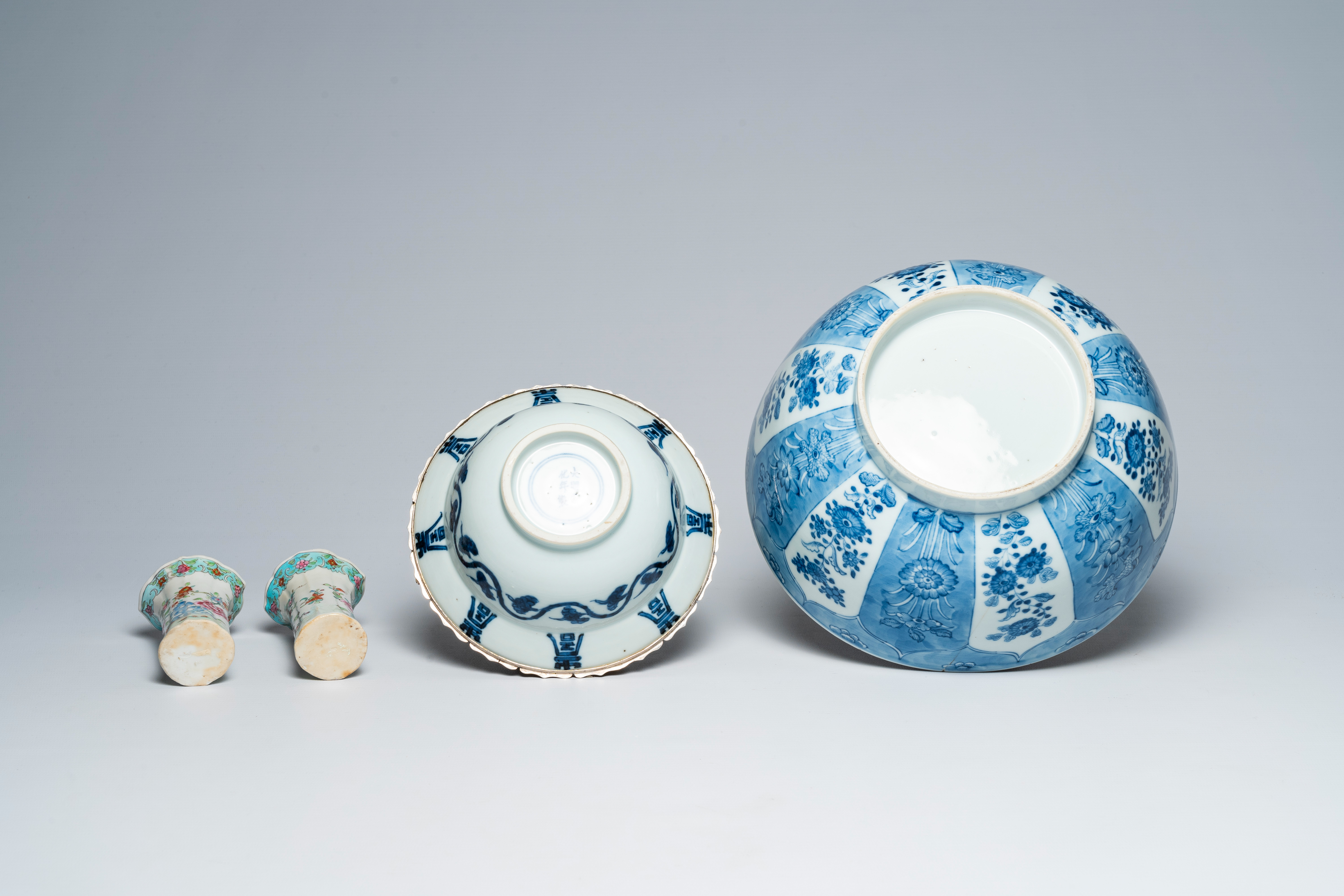 Two Chinese blue and white bowls and a pair of famille rose vases, Kangxi/Qianlong - Image 7 of 7