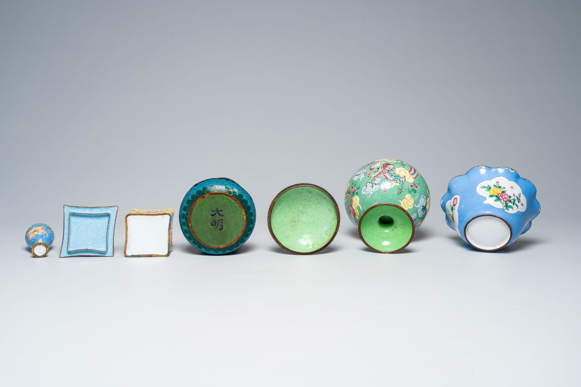 A varied collection of Chinese cloisonnÃ© items and a pewter saucer, 20th C. - Image 9 of 9