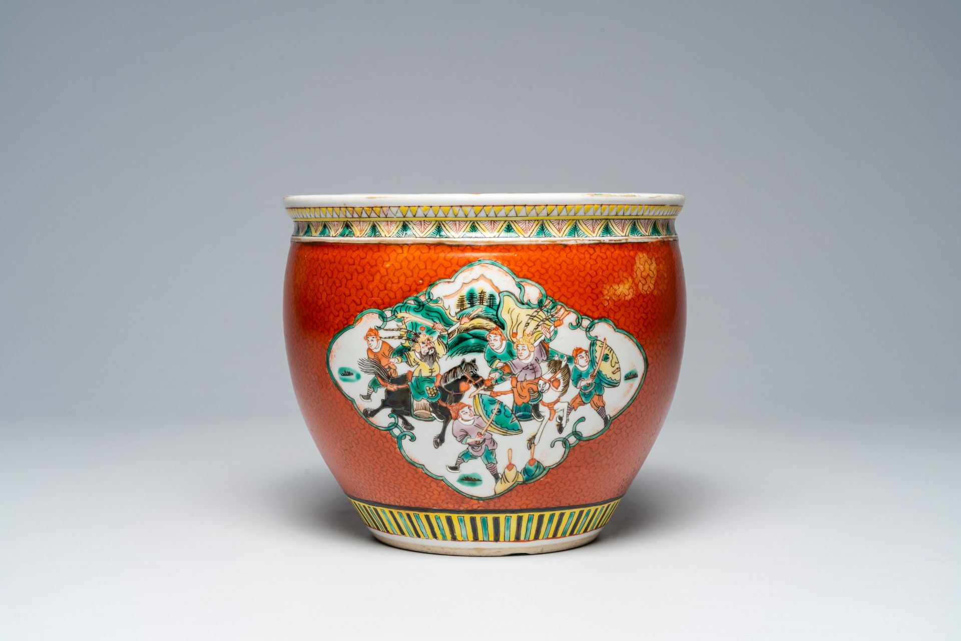 A Chinese red coral ground famille verte jardiniÃ¨re with warrior and palace scenes, 19th C. - Image 2 of 7