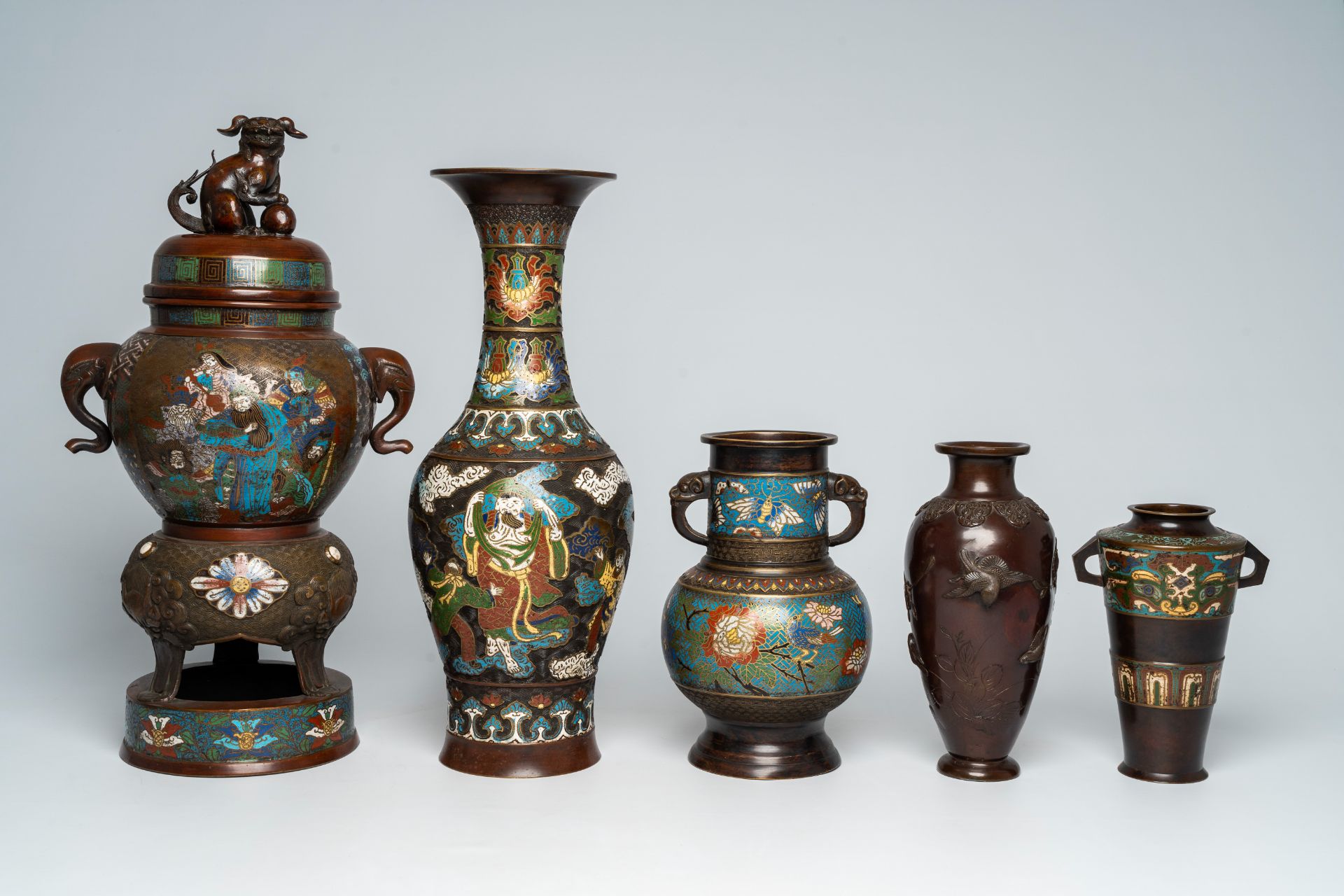 Four Japanese bronze and champlevÃ© vases and a champlevÃ© 'warriors' incense burner, Meiji, 19th/20 - Image 2 of 9