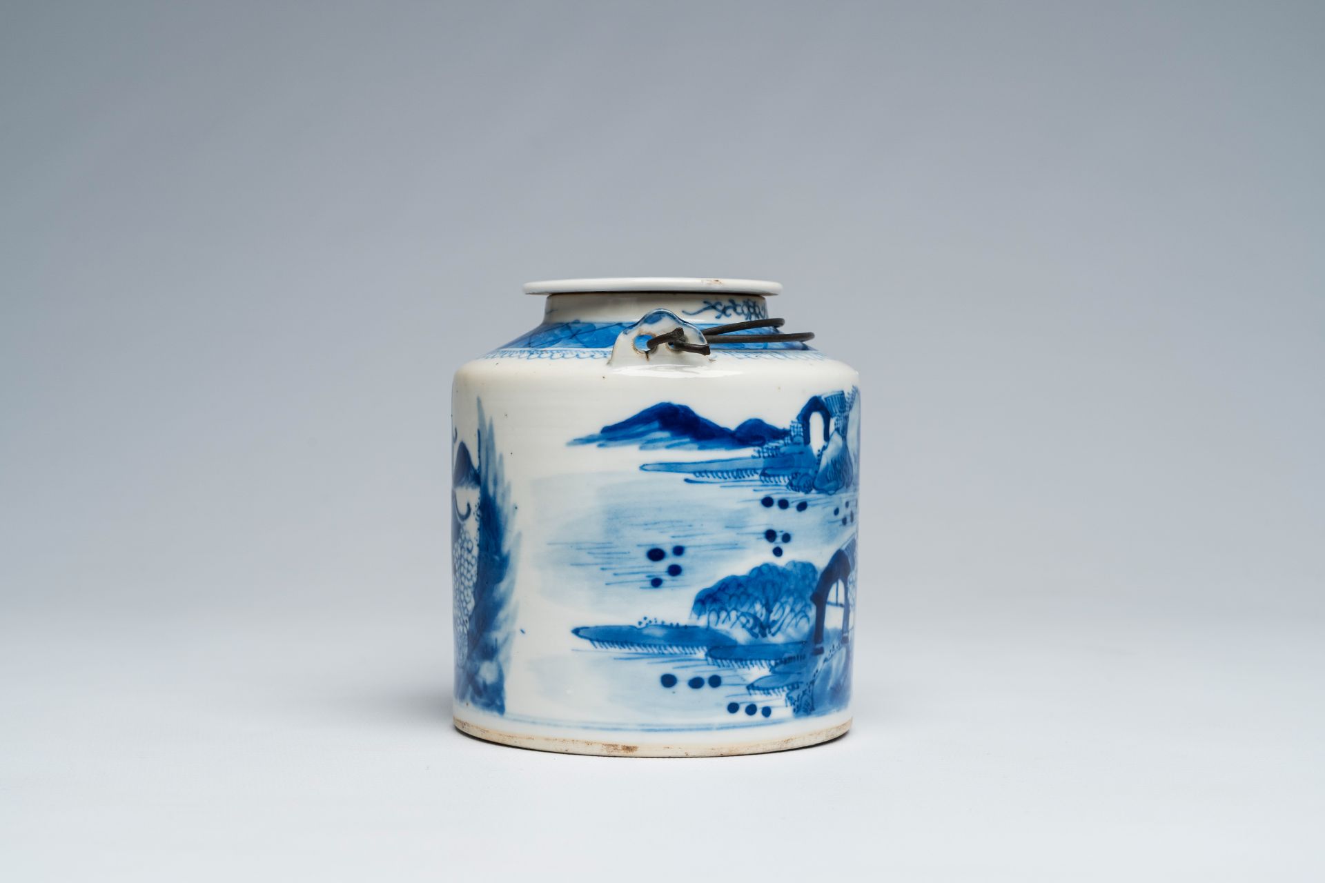 A Chinese blue and white Vietnamese market 'Bleu de Hue' teapot and cover and an 'Immortals' dish, 1 - Image 3 of 9