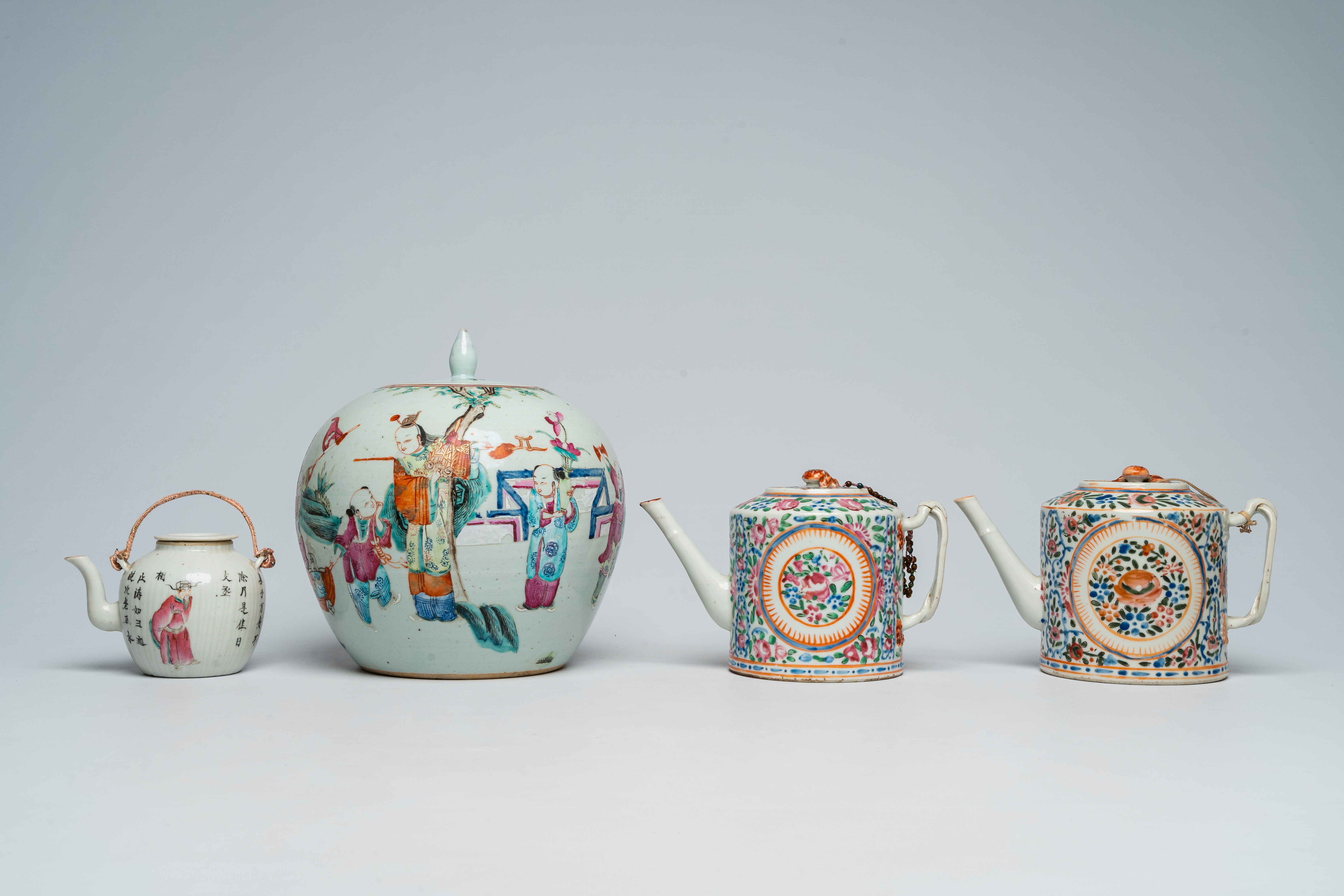 A varied collection of Chinese famille rose porcelain with figures and floral design, 19th/20th C. - Bild 2 aus 13