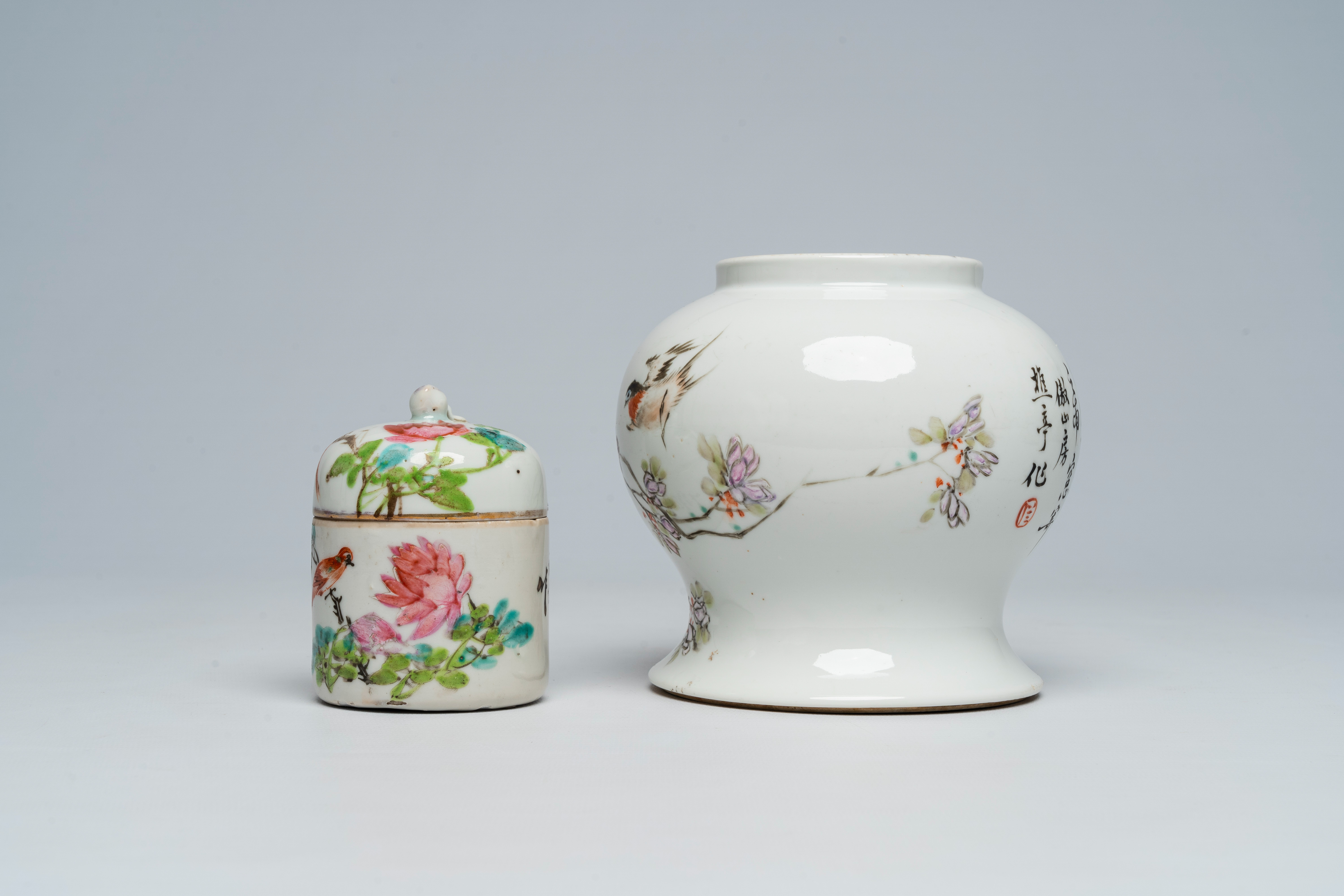 A Chinese qianjiang cai jar and cover, a dish and a vase with birds among blossoming branches, 19th/ - Bild 5 aus 9