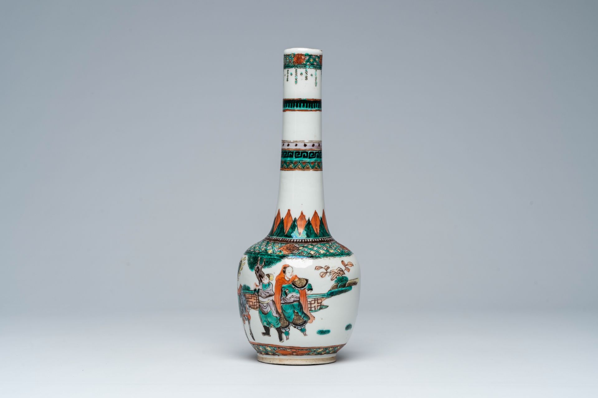 A Chinese famille verte vase with figures in a garden, Kangxi mark, 19th C. - Image 2 of 7