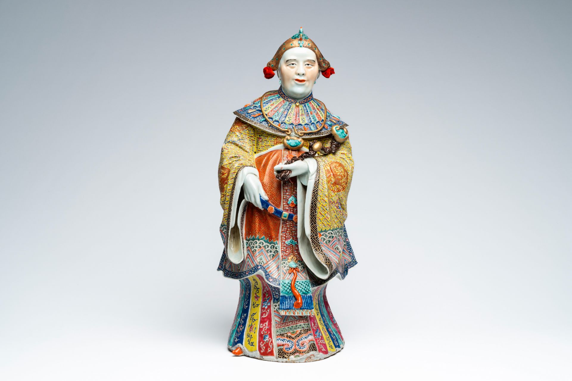 A Chinese famille rose figure of an elder holding a ruyi scepter, Republic, 20th C. - Image 2 of 7