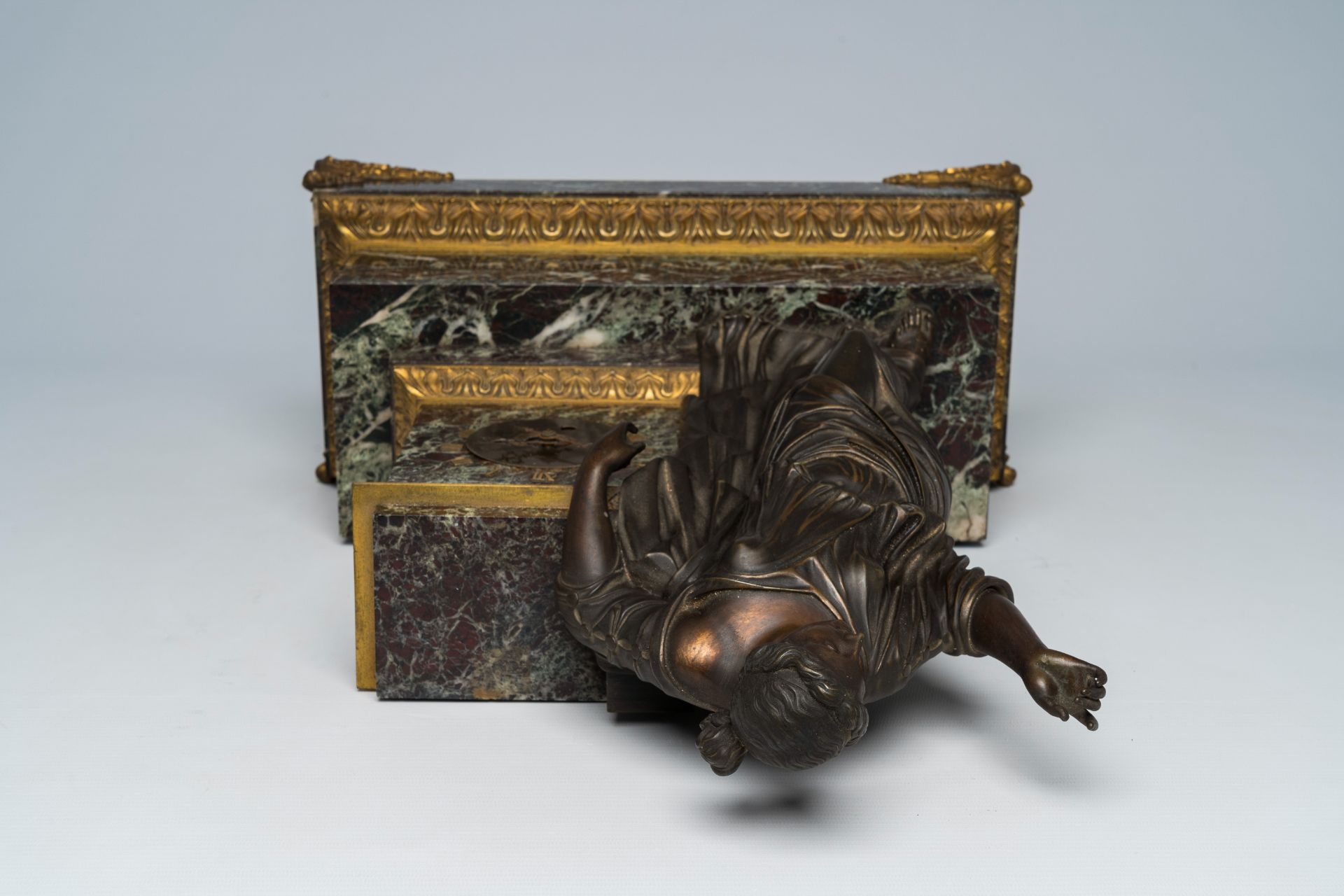 A French gilt and patinated bronze mounted marble mantel clock with an elegant lady, 19th C. - Image 7 of 9