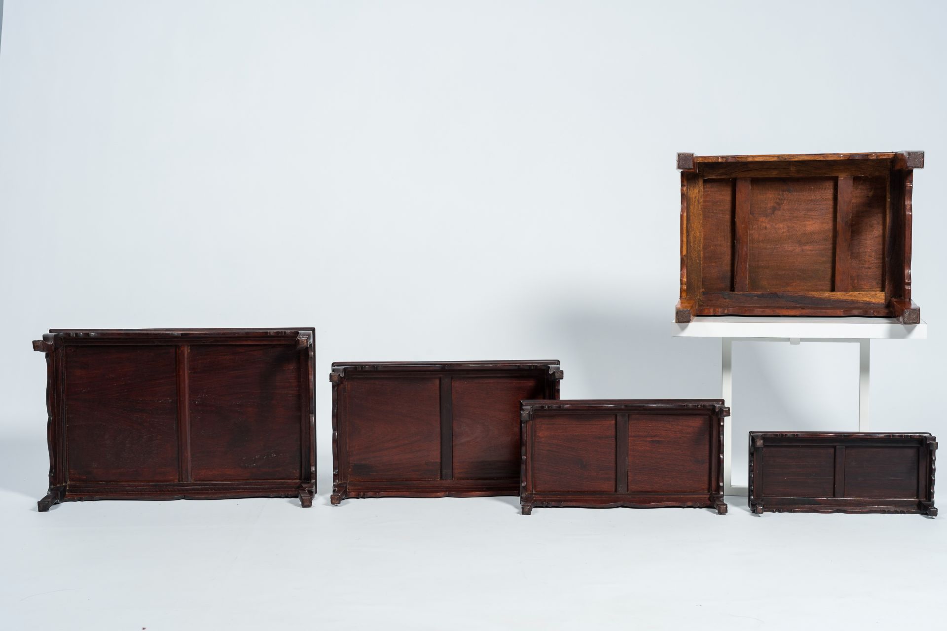 Four Chinese rectangular wood nesting tables and a side table with floral design, 20th C. - Image 8 of 8