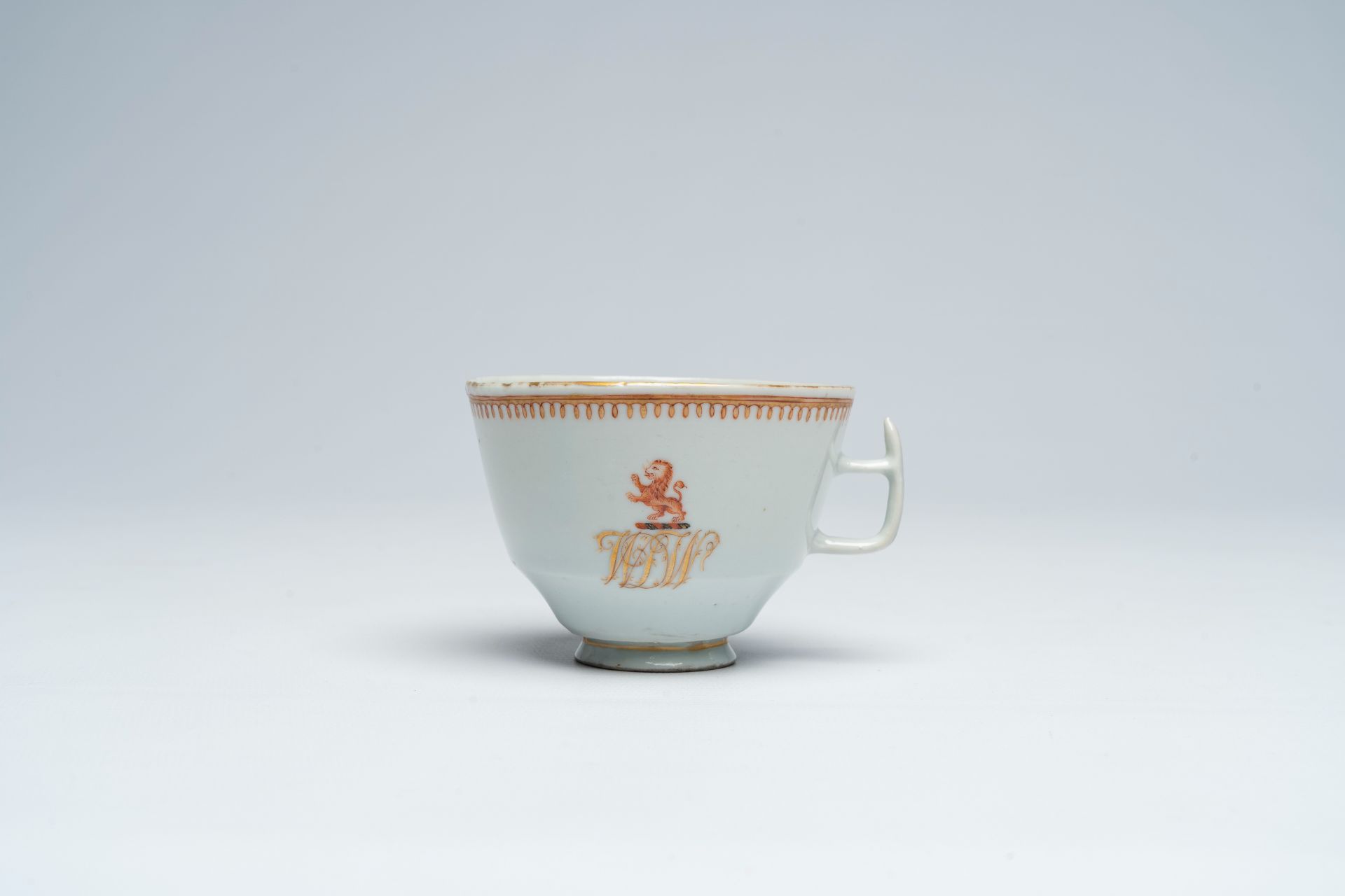 Two Chinese monogrammed armorial plates and a cup, Jiaqing - Image 3 of 8