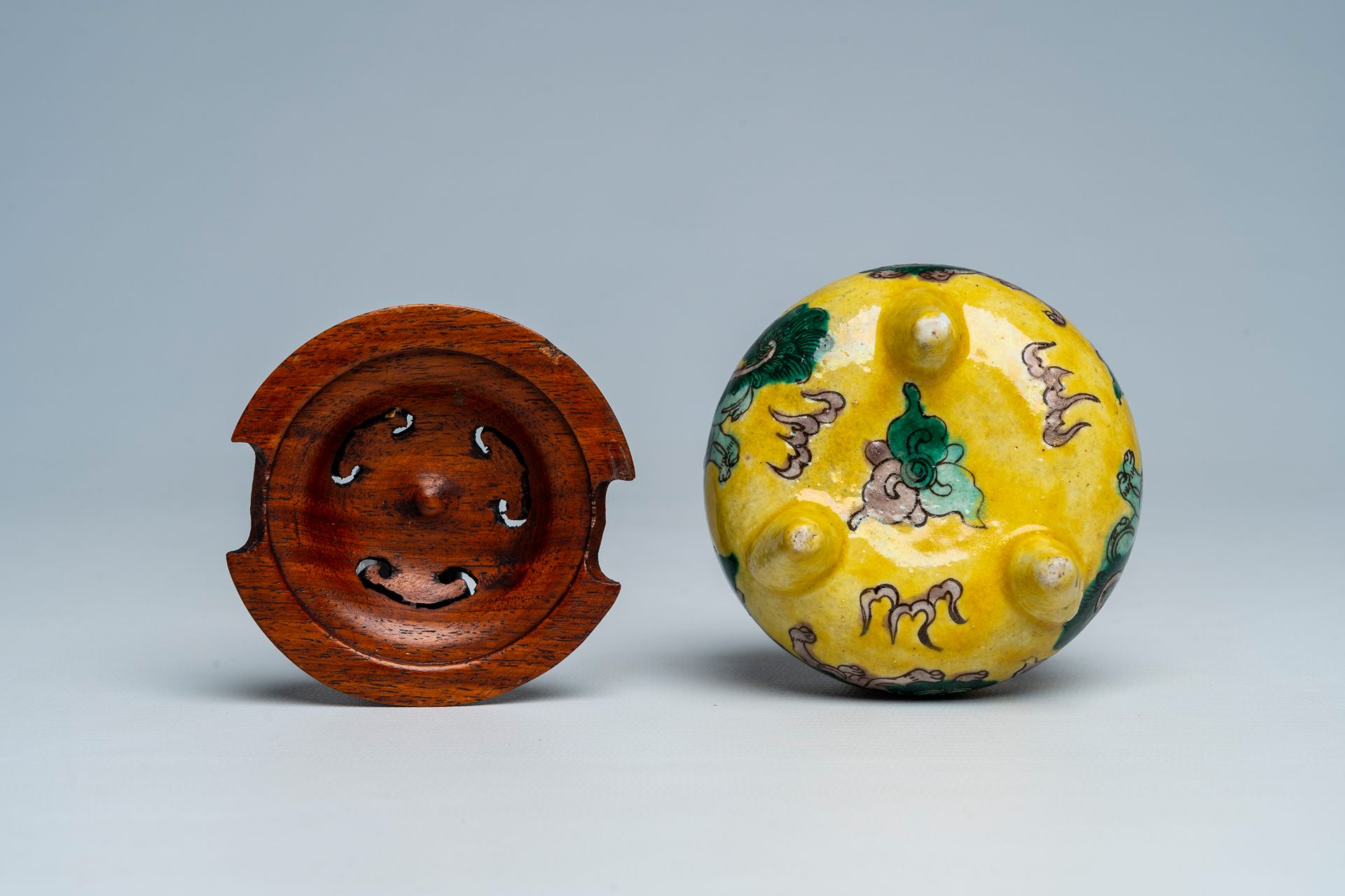 A Chinese verte biscuit yellow-ground 'Buddhist lions' tripod censer, 19th C. - Image 8 of 8