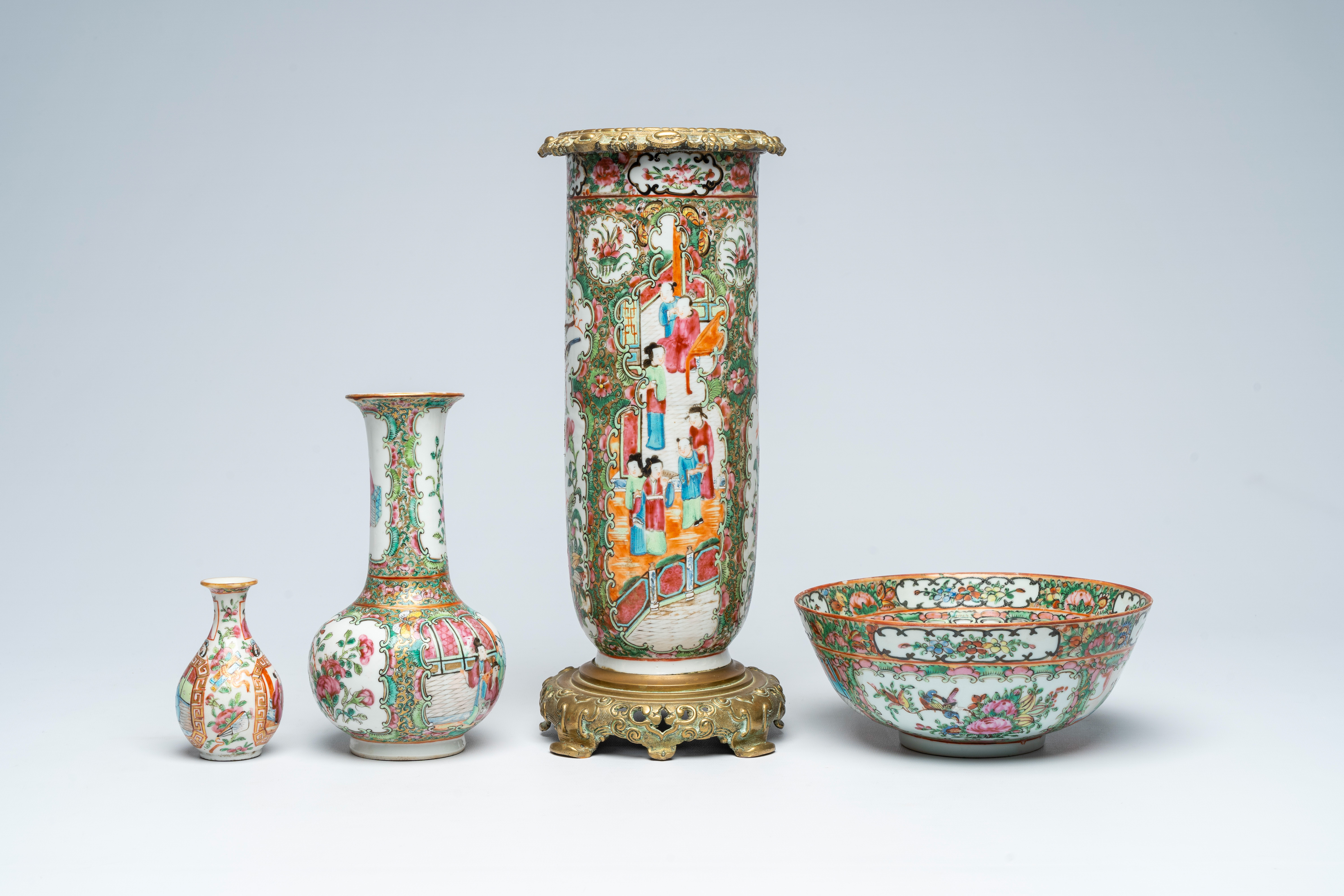 A varied collection of Chinese Canton famille rose porcelain, 19th/20th C. - Bild 5 aus 13