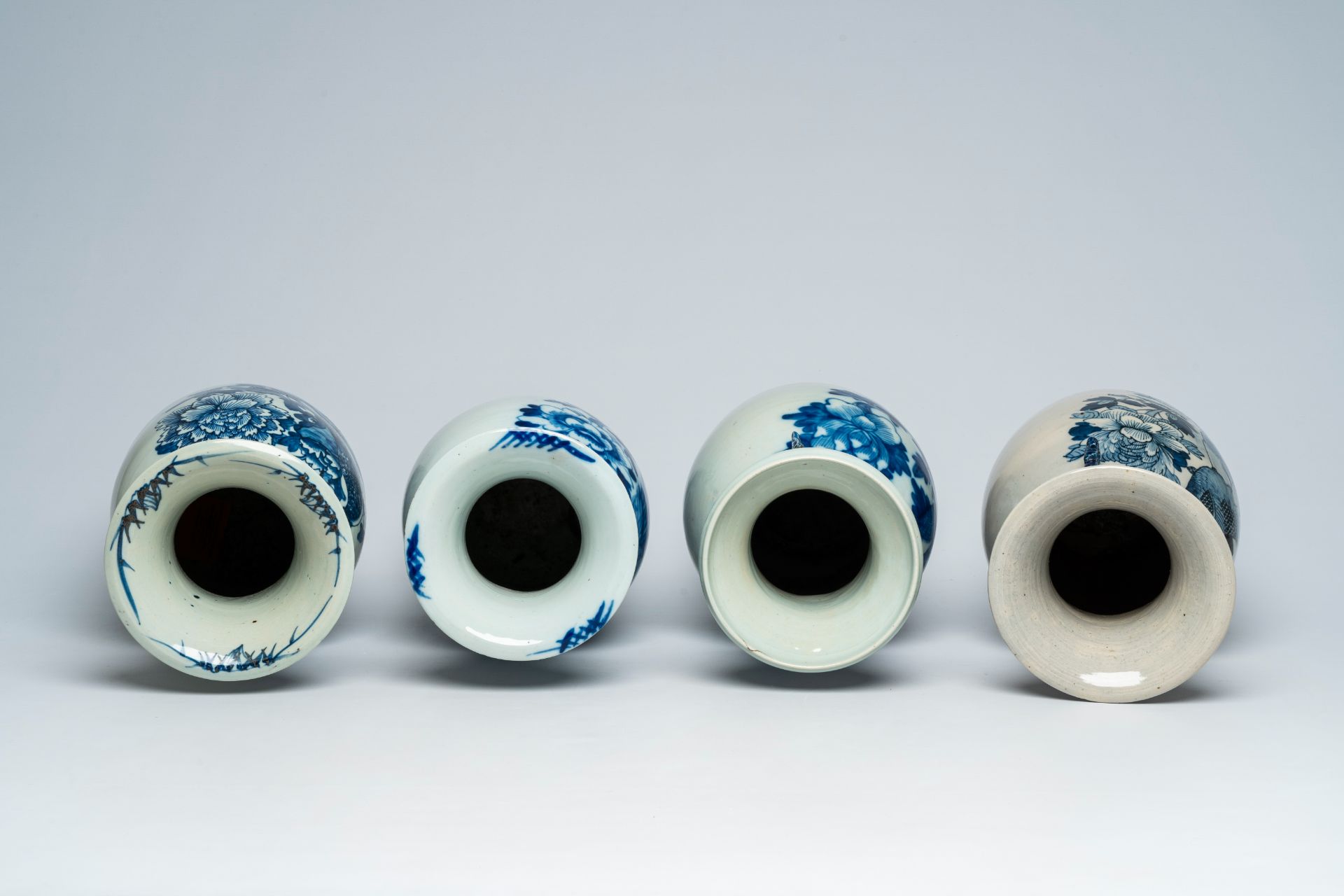 Four Chinese blue and white vases with birds among blossoming branches, 19th C. - Image 6 of 7