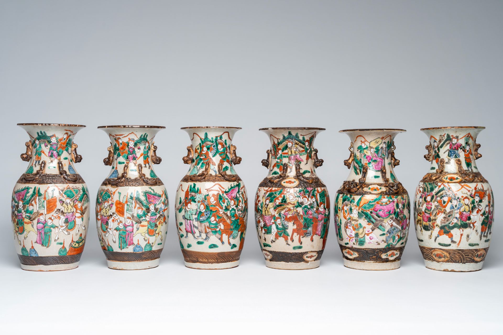Six various Chinese Nanking crackle glazed famille rose 'warrior' vases, 19th/20th C. - Bild 2 aus 7