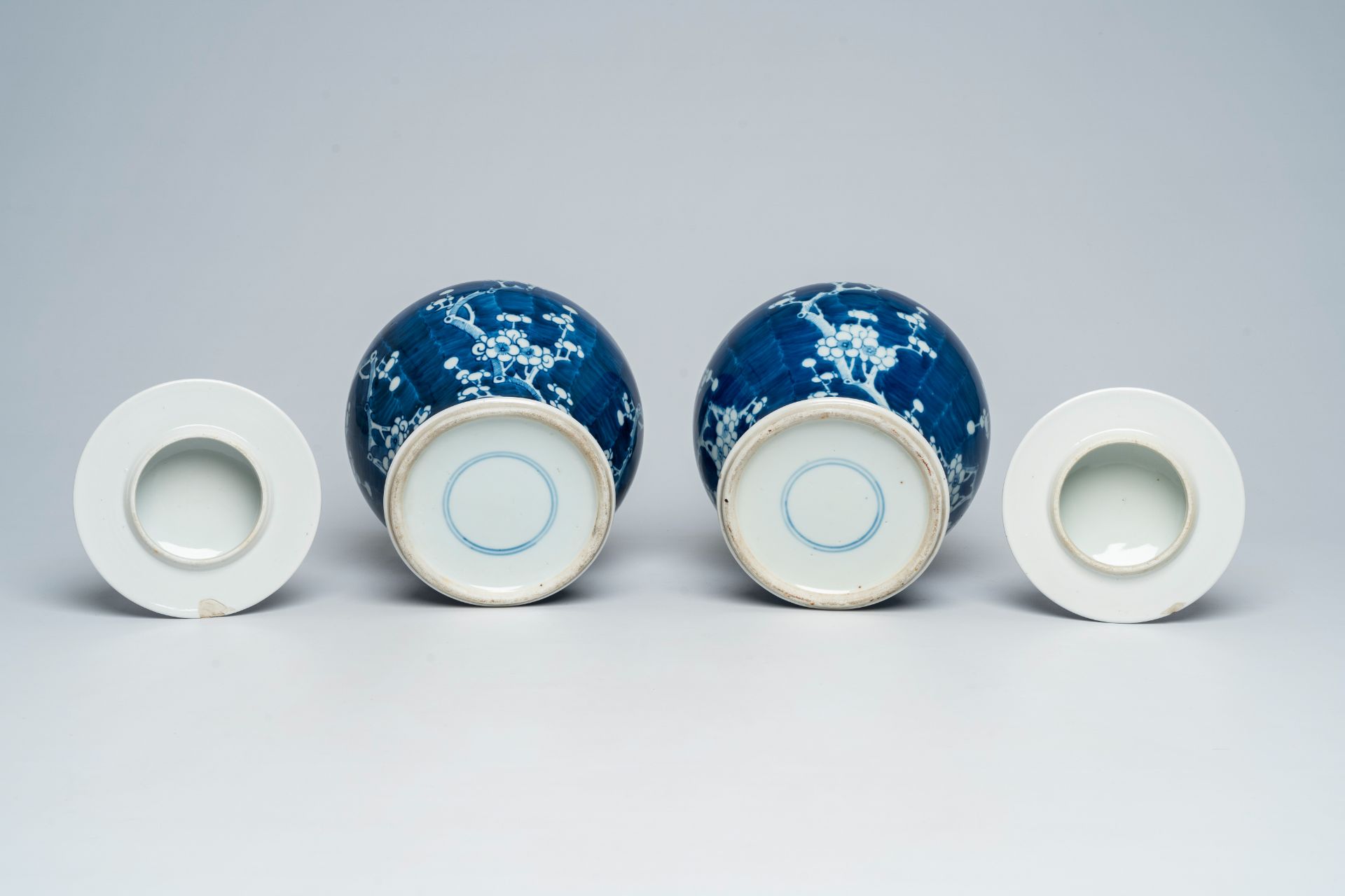 A pair of Chinese blue and white prunus on cracked ice ground vases and covers, 19th C. - Image 6 of 6