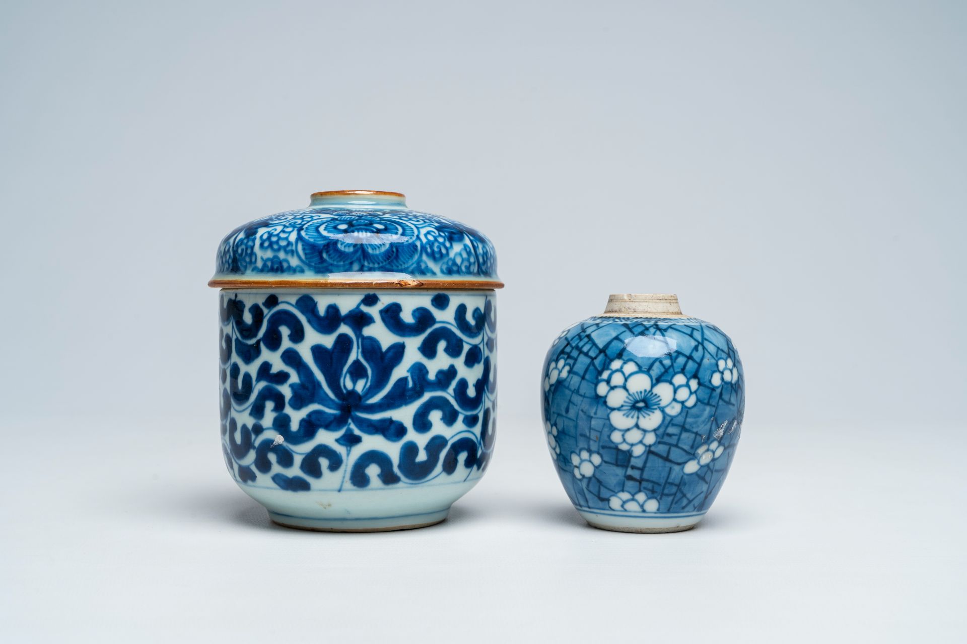 A Chinese blue and white covered bowl and a small vase, Kangxi - Image 3 of 7