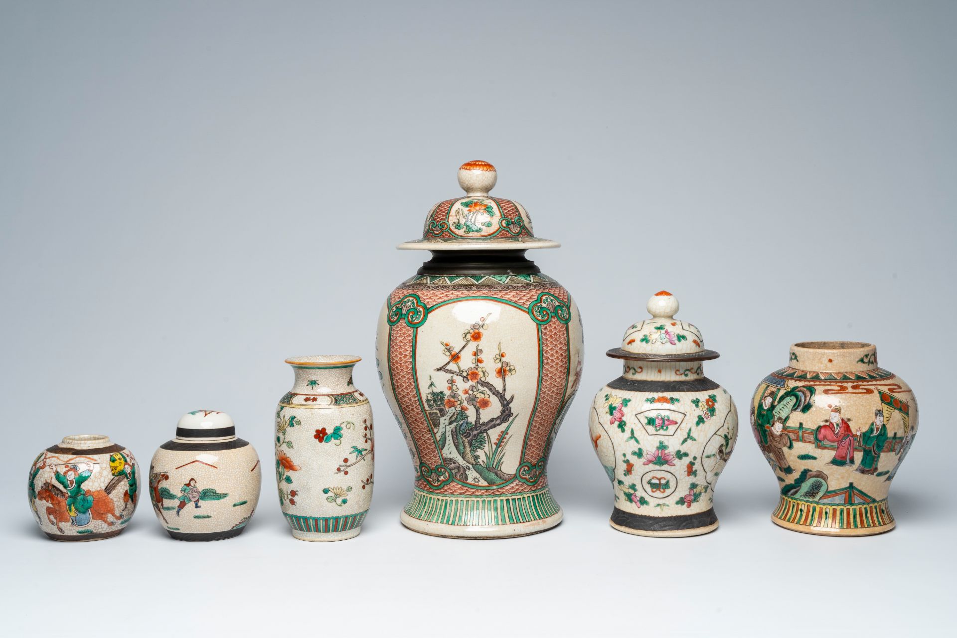 A varied collection of Chinese Nanking crackle glazed famille rose and verte porcelain, 19th/20th C. - Image 3 of 9