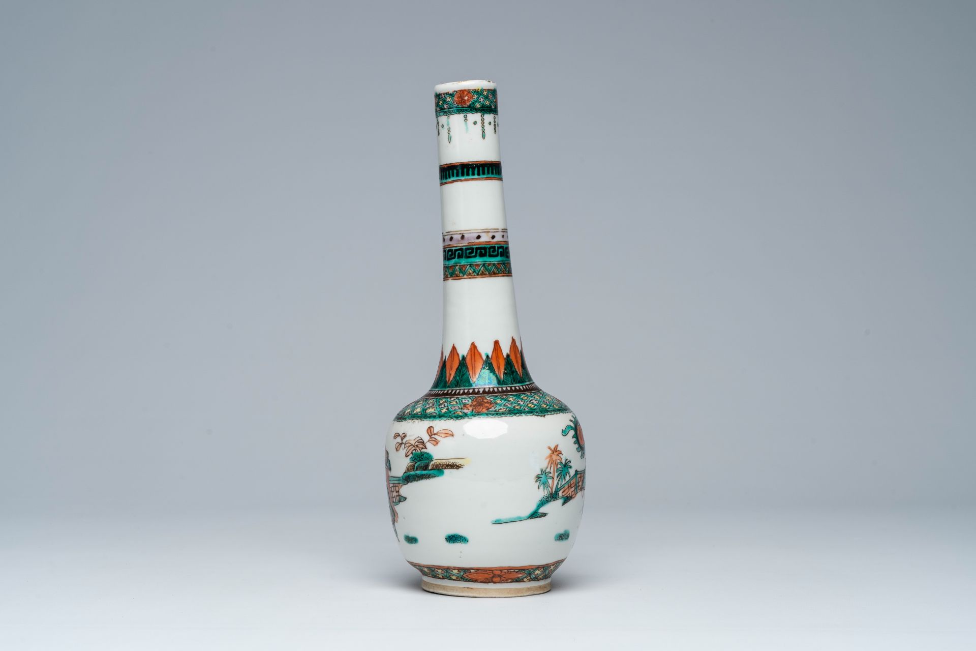 A Chinese famille verte vase with figures in a garden, Kangxi mark, 19th C. - Image 3 of 7