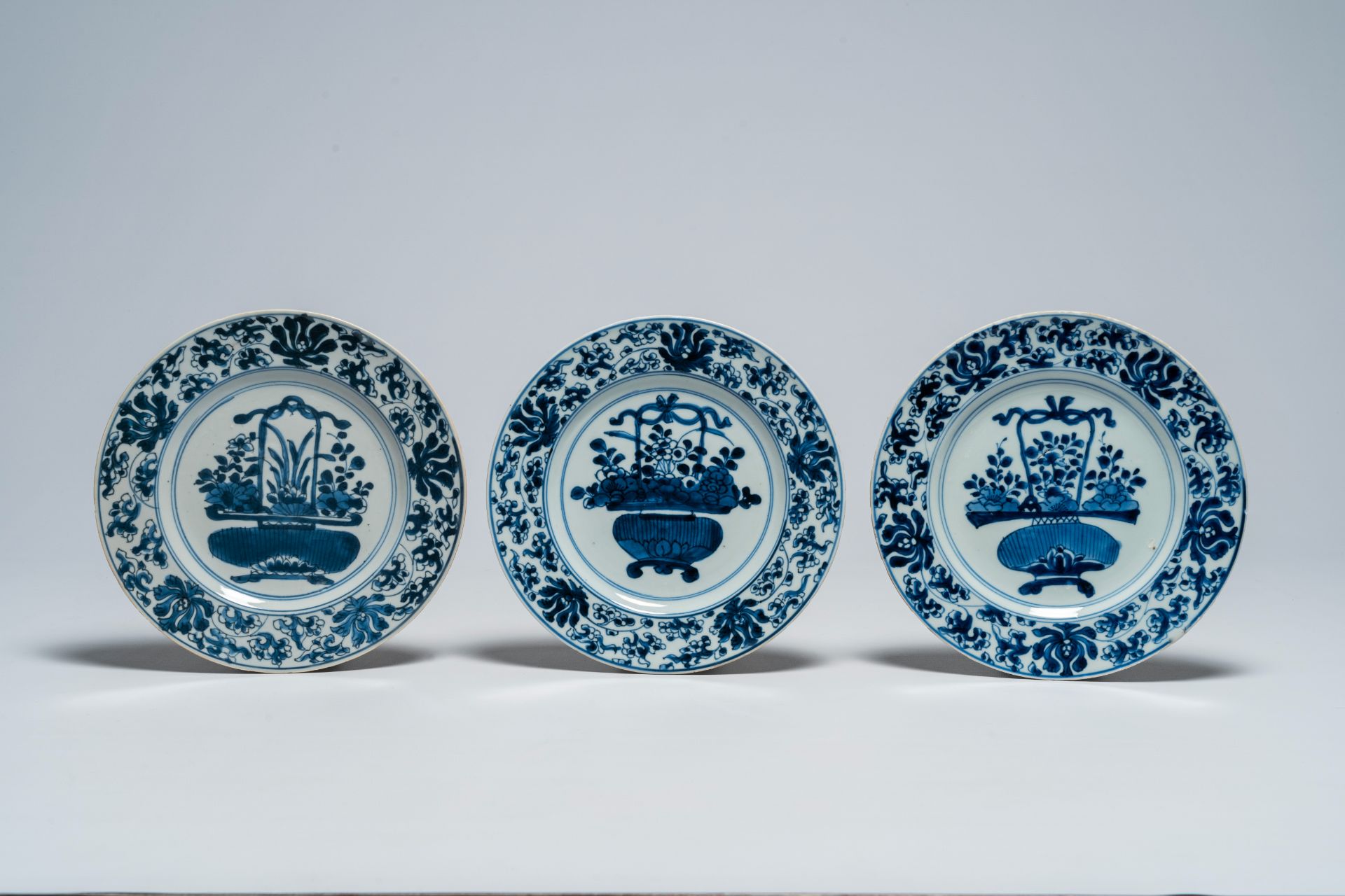 Six Chinese blue and white plates with a flower basket, Kangxi/Yongzheng - Image 4 of 5