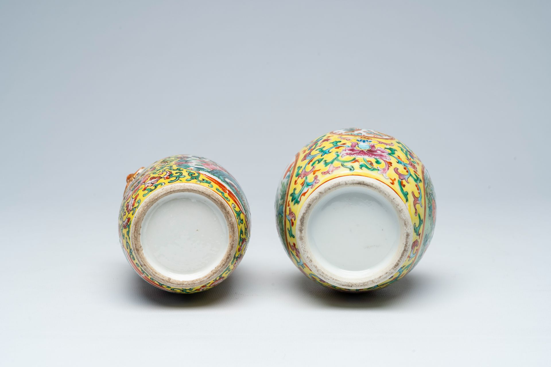 Two Chinese famille rose yellow ground vases with antiquities and floral design, 19th C. - Image 6 of 6