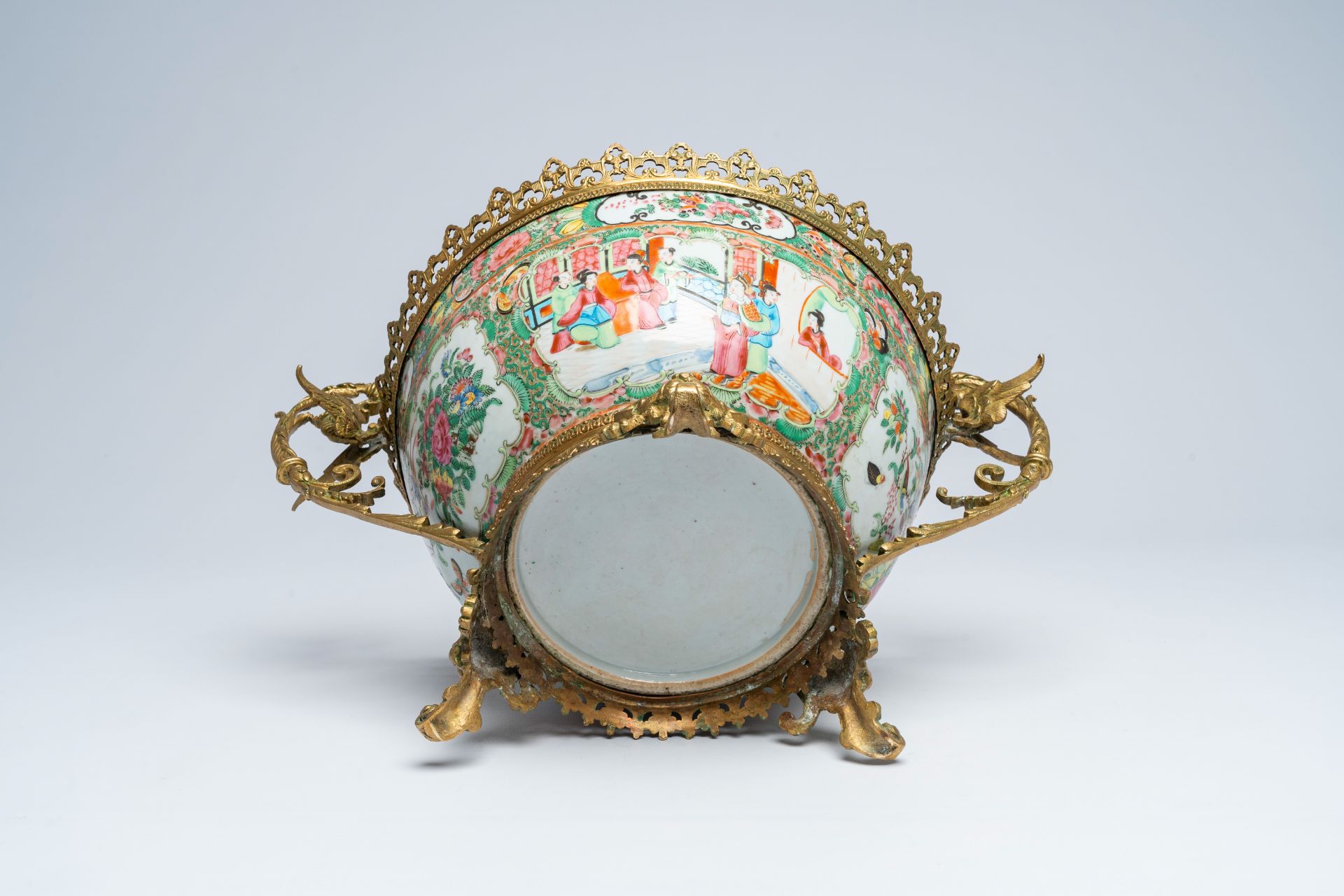 A Chinese Canton famille rose brass mounted bowl with palace scenes and floral design, 19th C. - Image 7 of 7