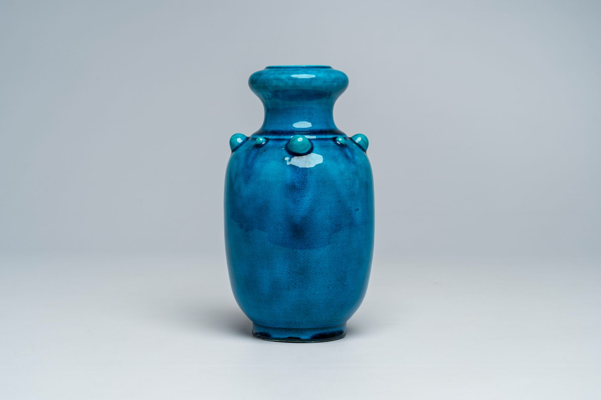 A Chinese monochrome turquoise vase, 19th C. - Image 3 of 6