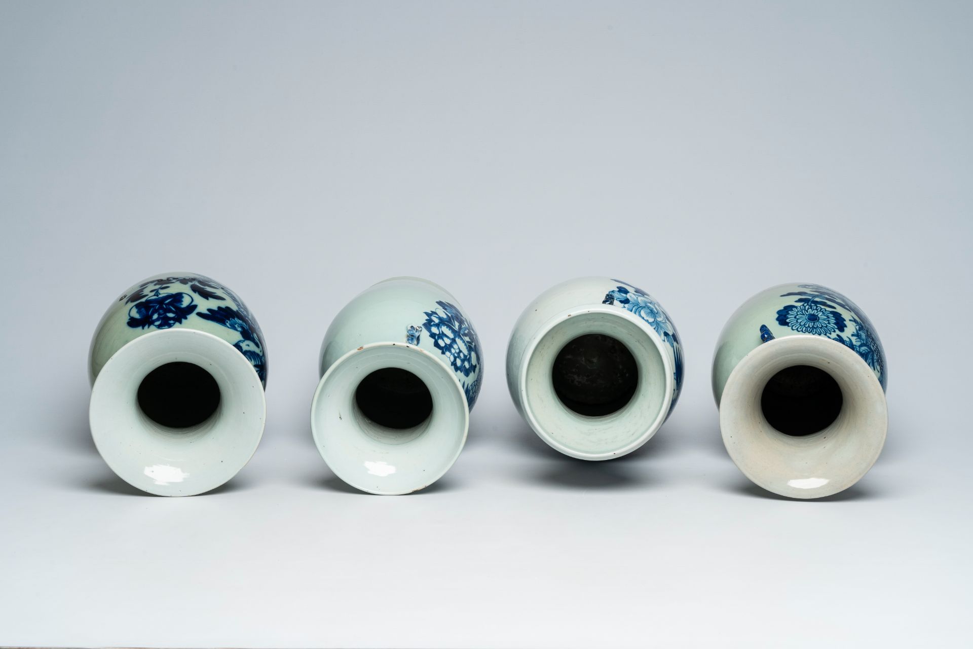 Four Chinese blue and white 'phoenix' vases, 19th C. - Image 5 of 6