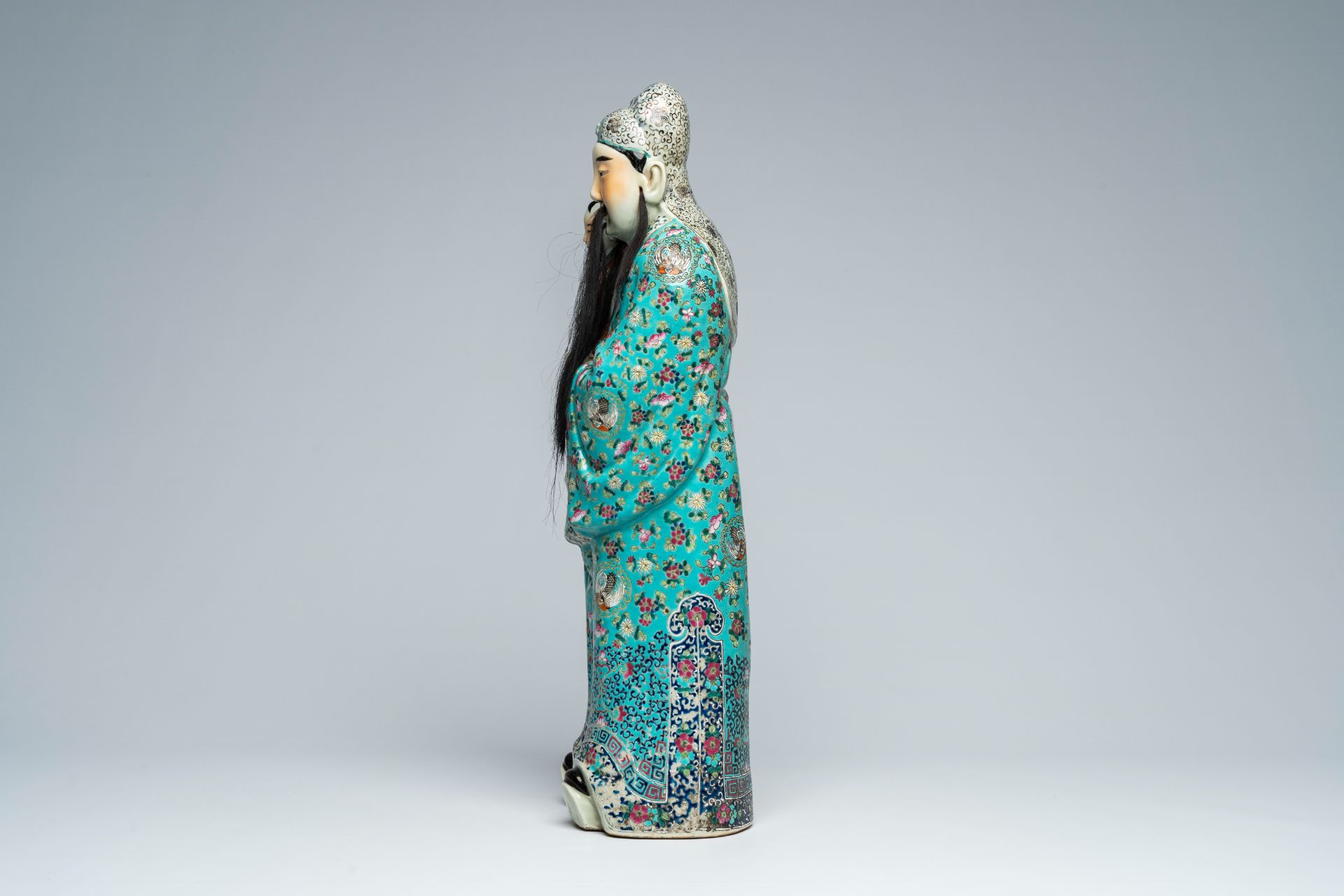 A Chinese famille rose figure of the Star God Fu Xing, 19th/20th C. - Image 2 of 6