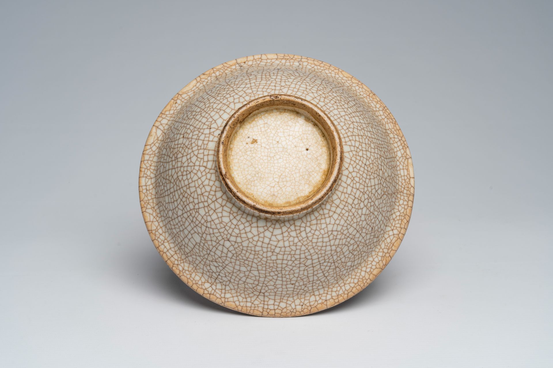 A Chinese 'ge yao' glazed bowl, 19th C. - Image 6 of 7