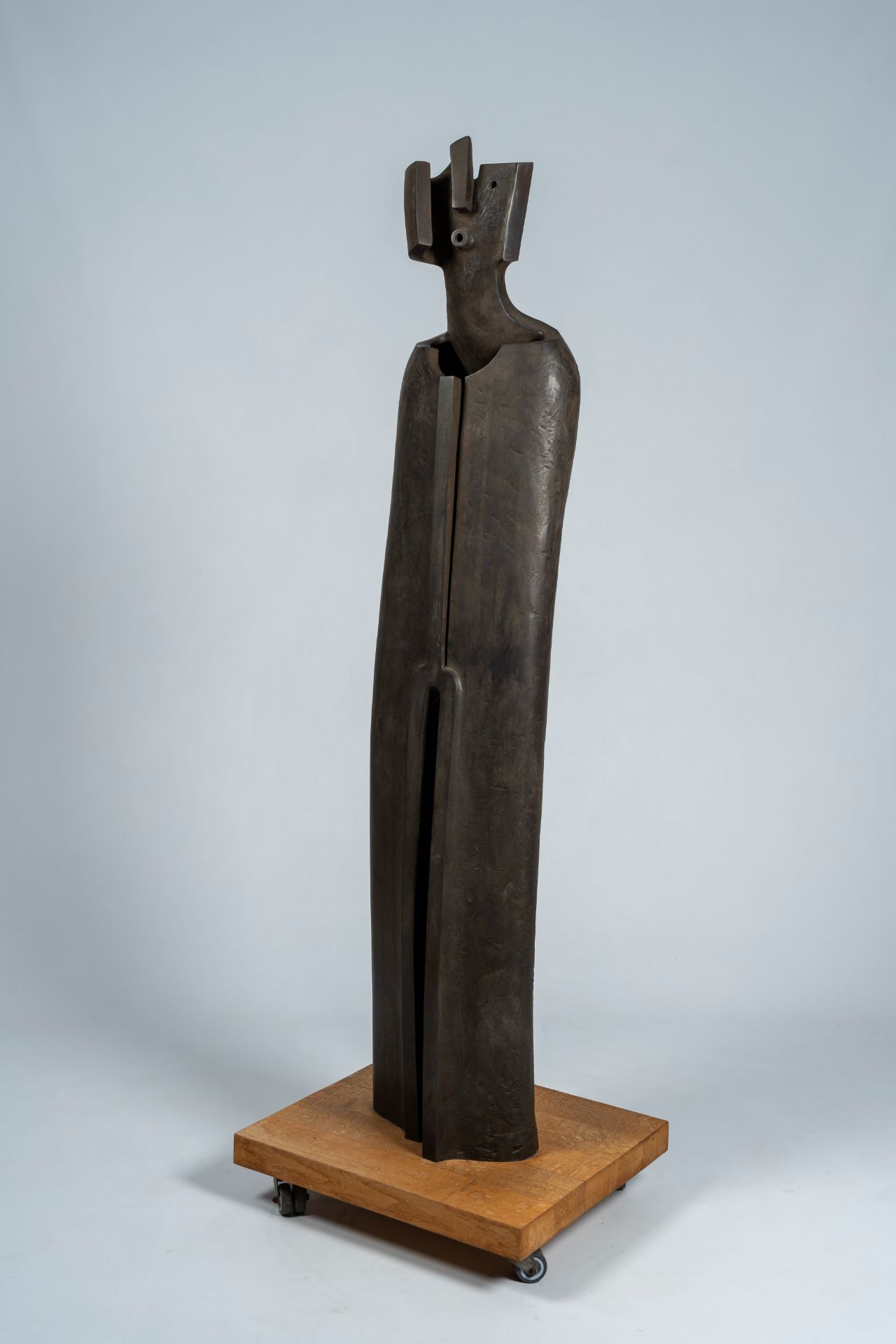 Jacques Tenenhaus (1947): 'The walking man', steel patinated bronze, foundry Landowski, ed. 1/8, dat - Image 2 of 9