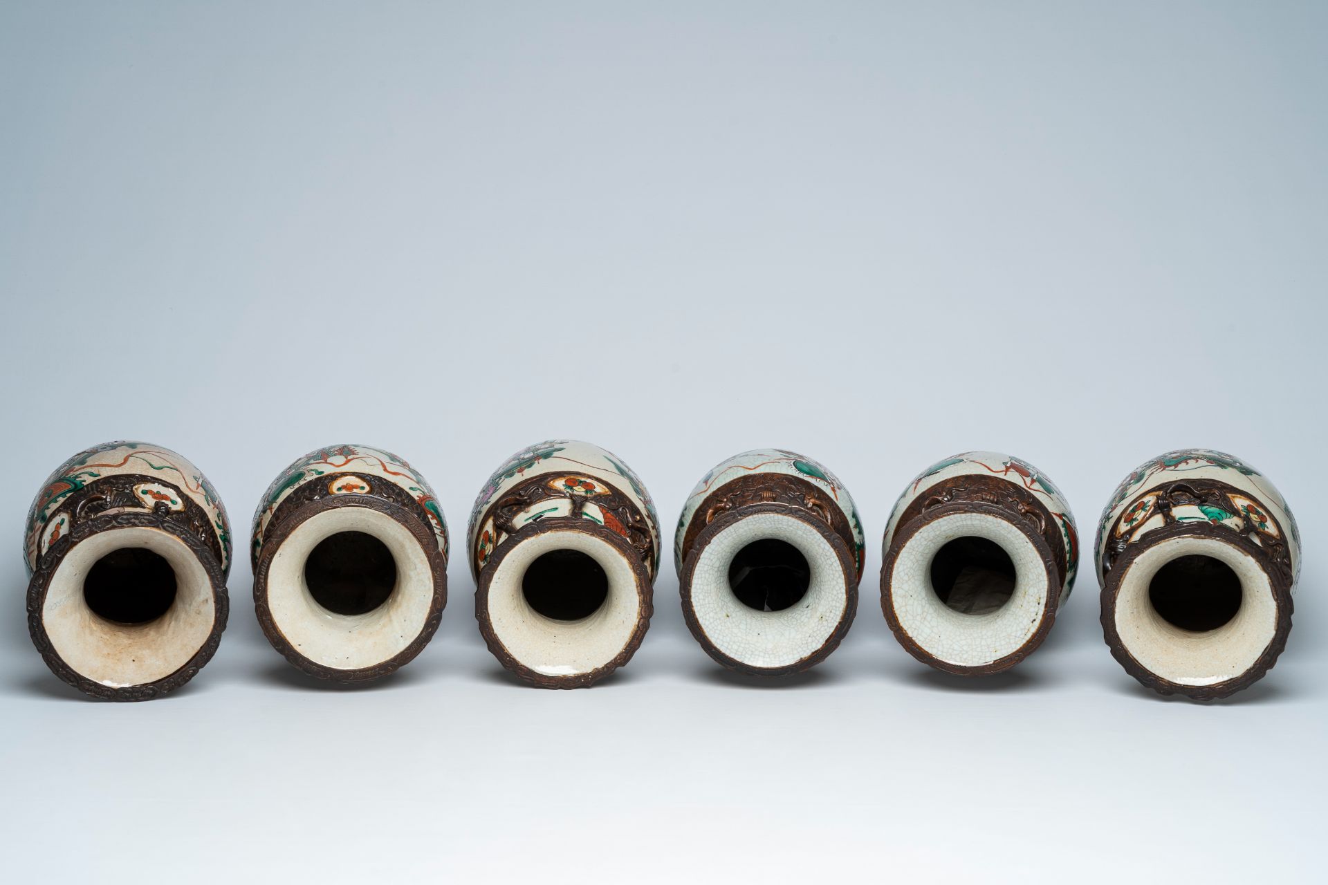 Three pairs of Chinese Nanking crackle glazed famille rose 'warrior' vases, 19th C. - Image 5 of 6