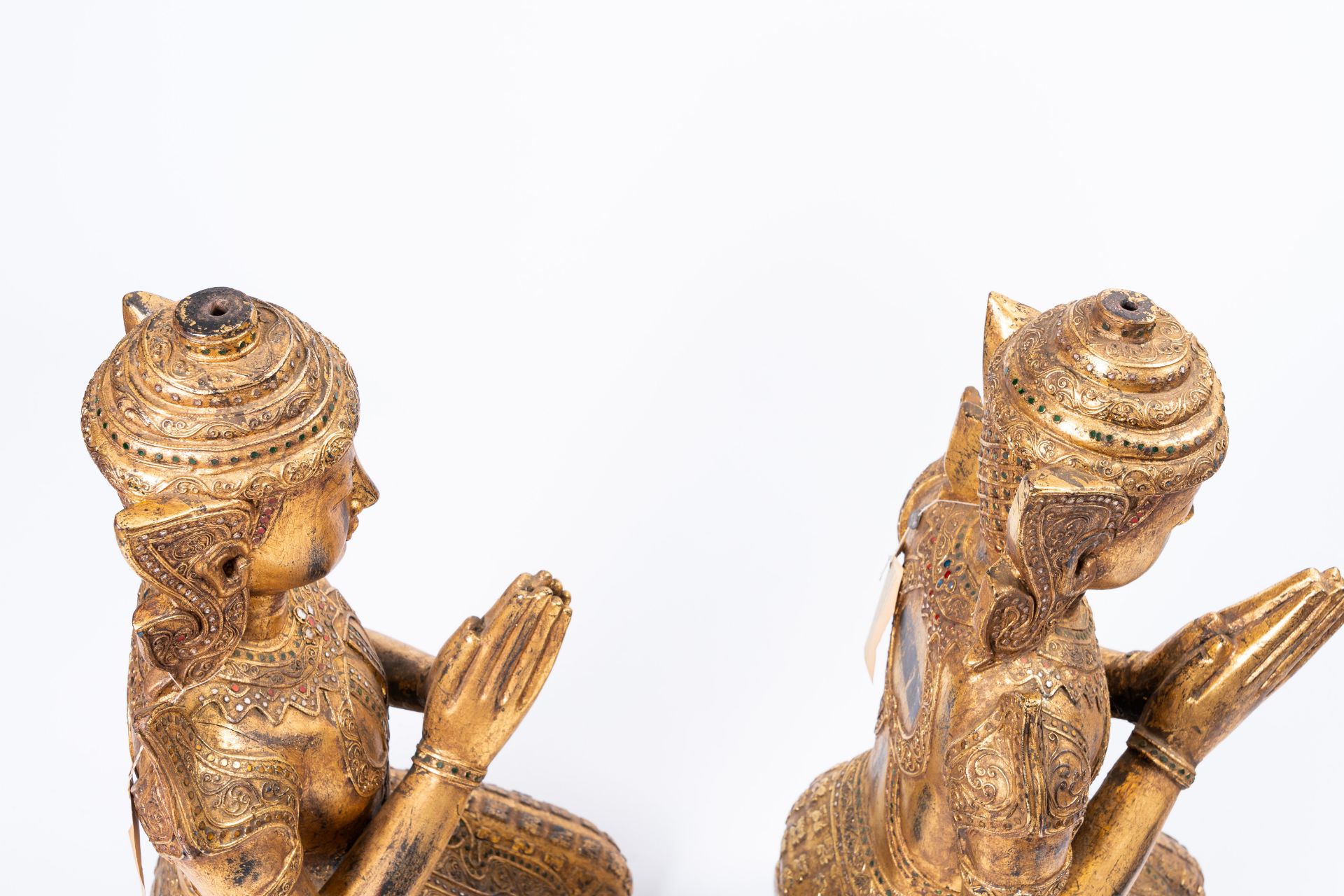A pair of tall inlaid gilt wood figures of a kneeling Buddha, Thailand, 20th C. - Image 11 of 15