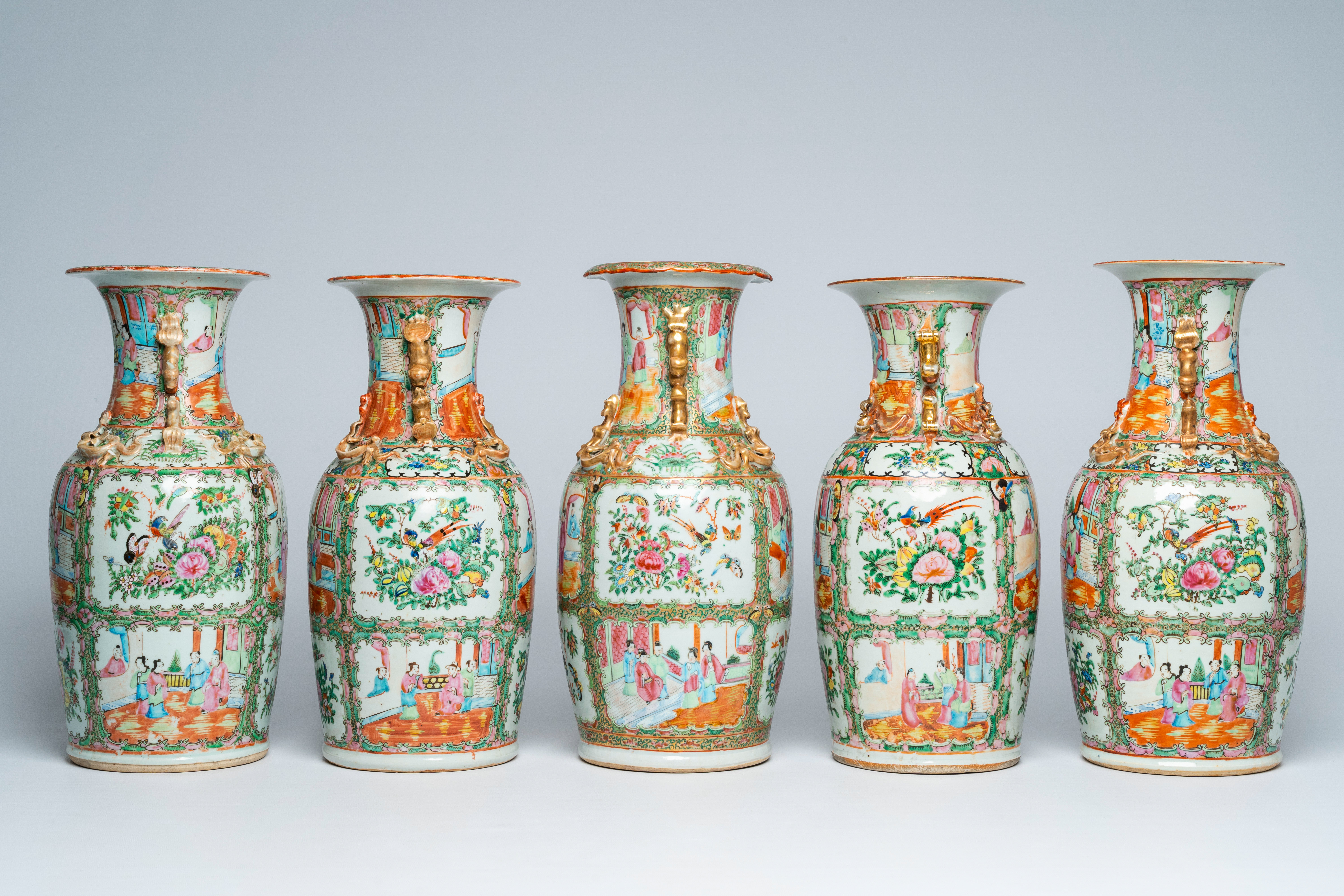 Five Chinese Canton famille rose vases with palace scenes and floral design, 19th/20th C. - Bild 2 aus 6