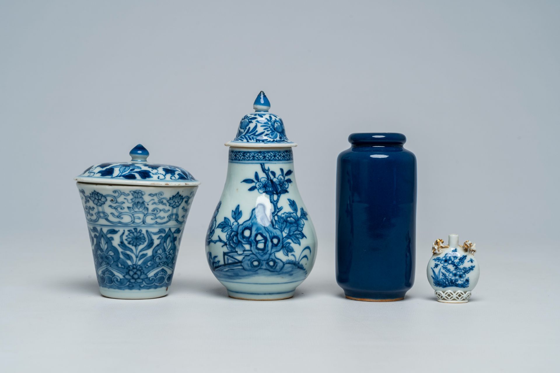 A Chinese blue and white snuff bottle, two covered beakers and a small blue rouleau vase, Kangxi and - Image 2 of 7
