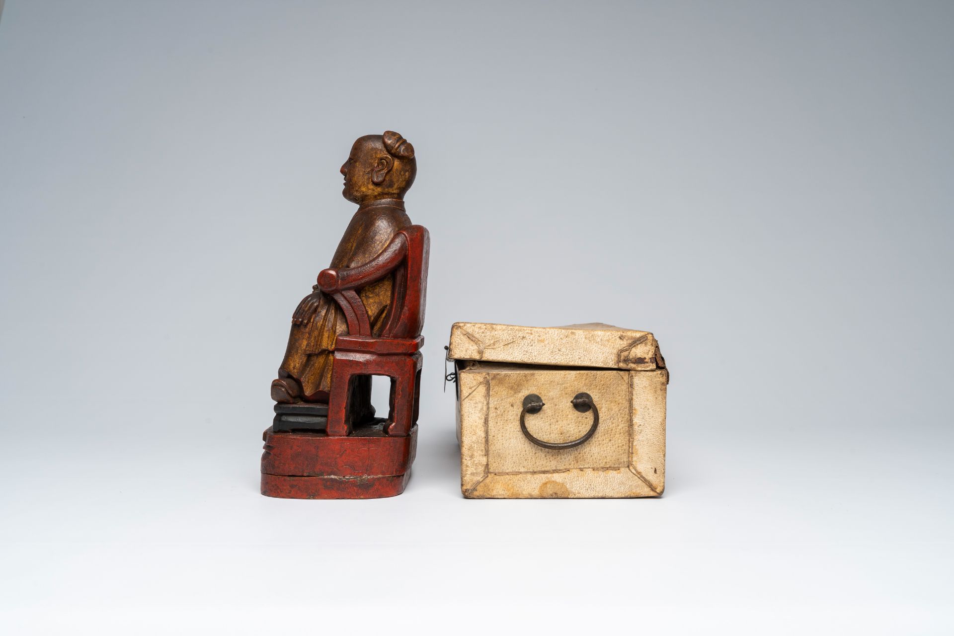 A Chinese polychrome wood sculpture, a collection of printing stamps and a travel case, 19th/20th C. - Image 7 of 11