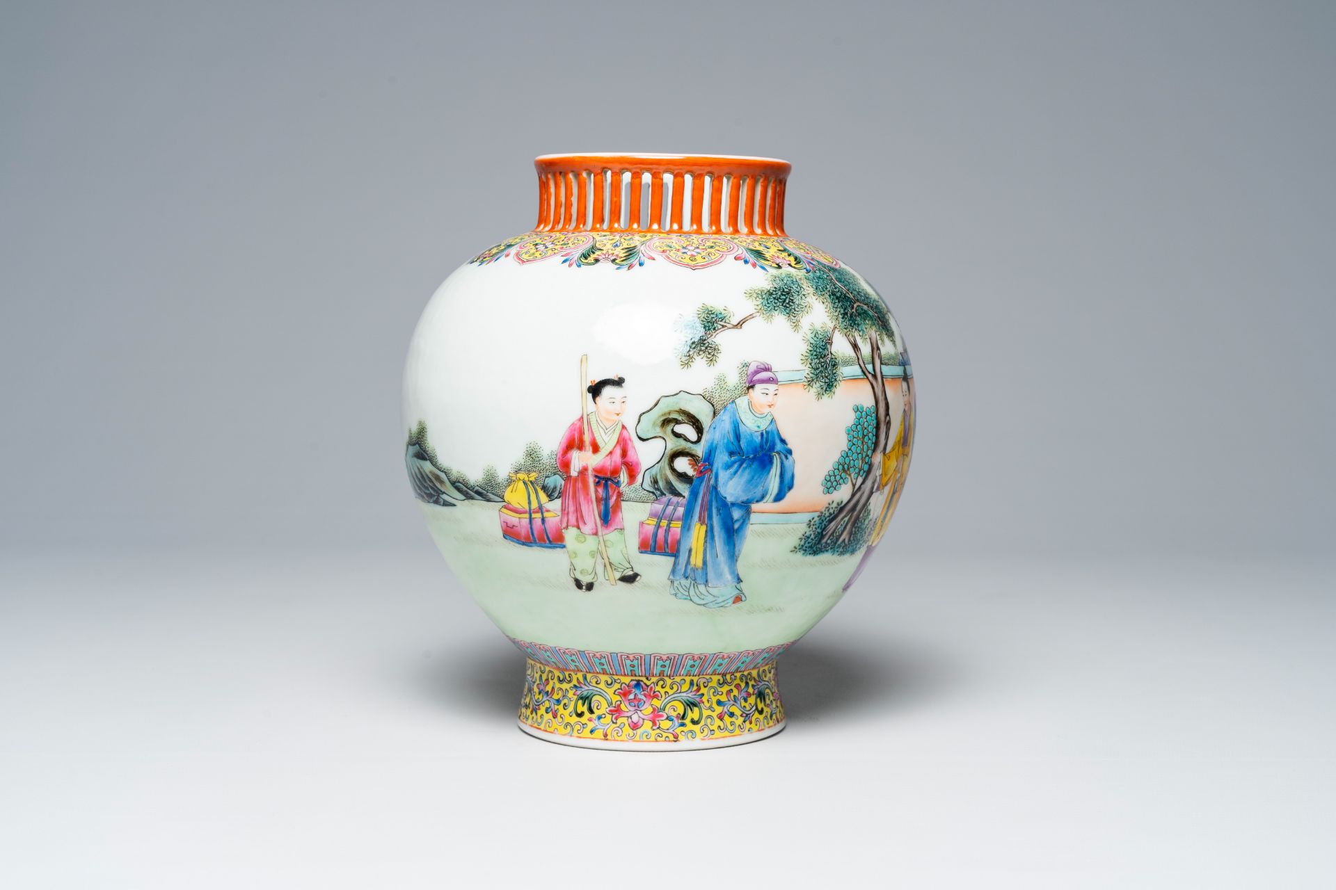 A Chinese famille rose vase with the welcoming of the travellers, Qianlong mark, Republic, 20th C. - Image 5 of 7