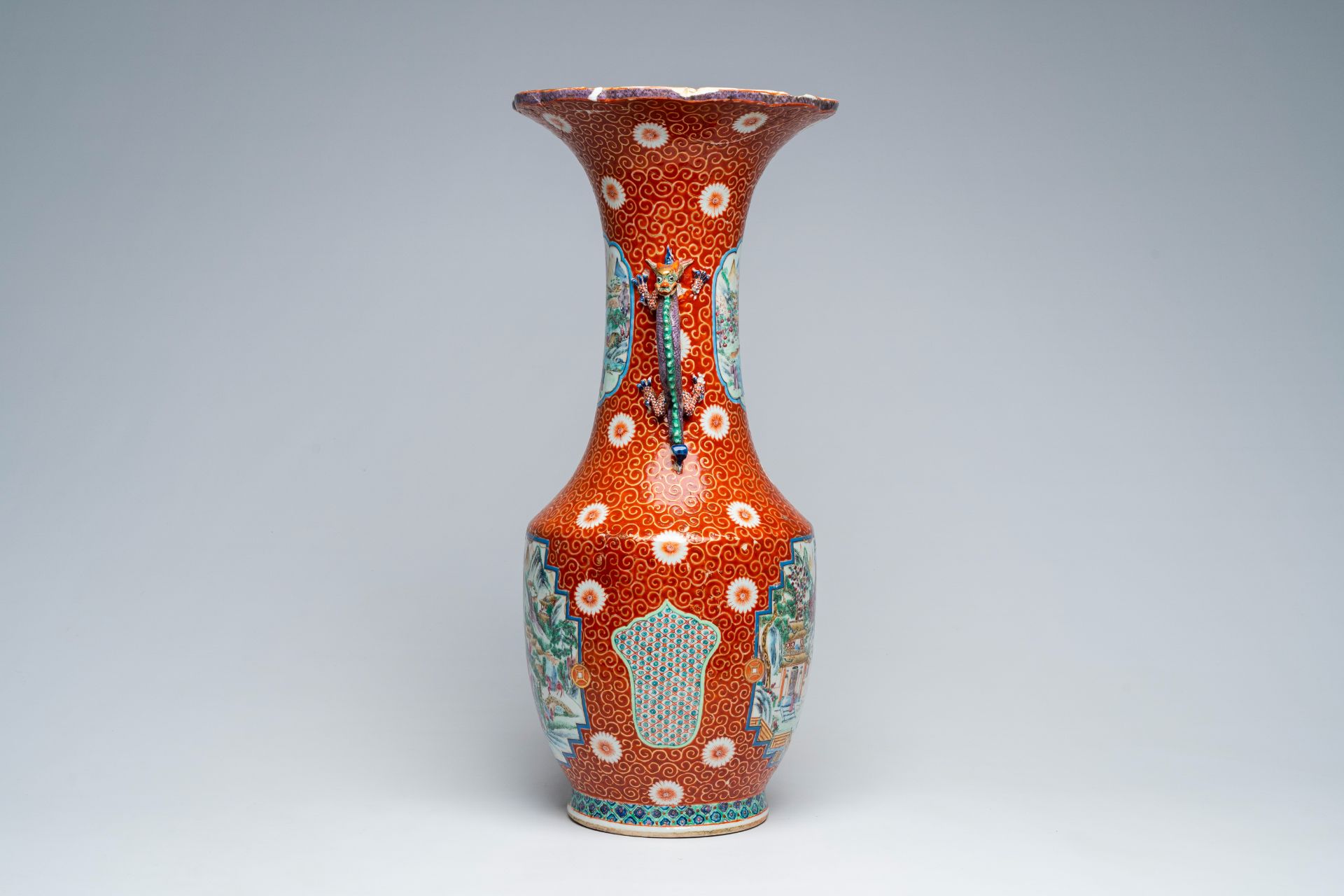 A Chinese famille rose vase after a Japanese example and ten famille rose dishes with animated scene - Image 15 of 17