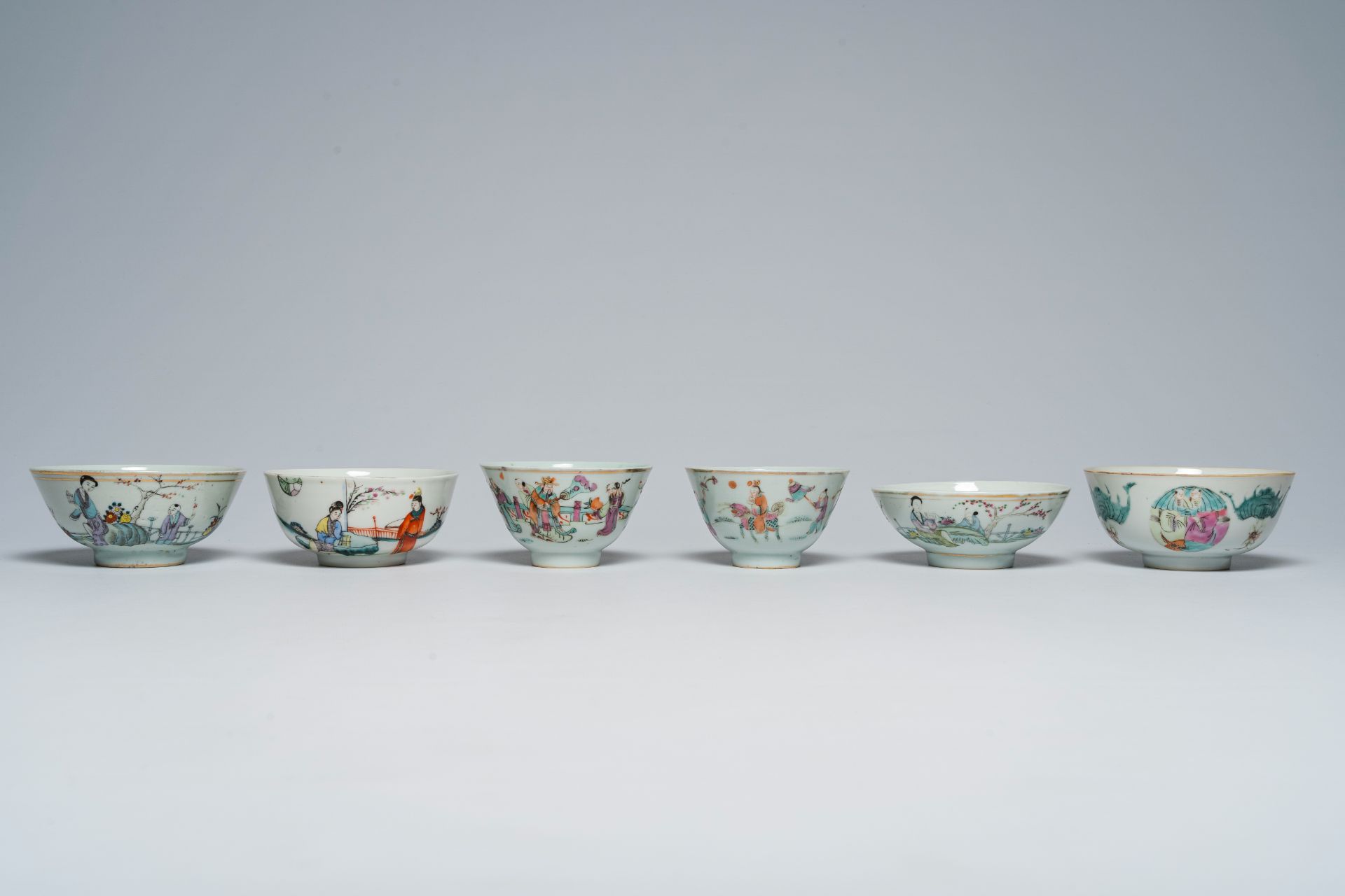 A varied collection of Chinese famille rose bowls, 19th/20th C. - Image 2 of 13