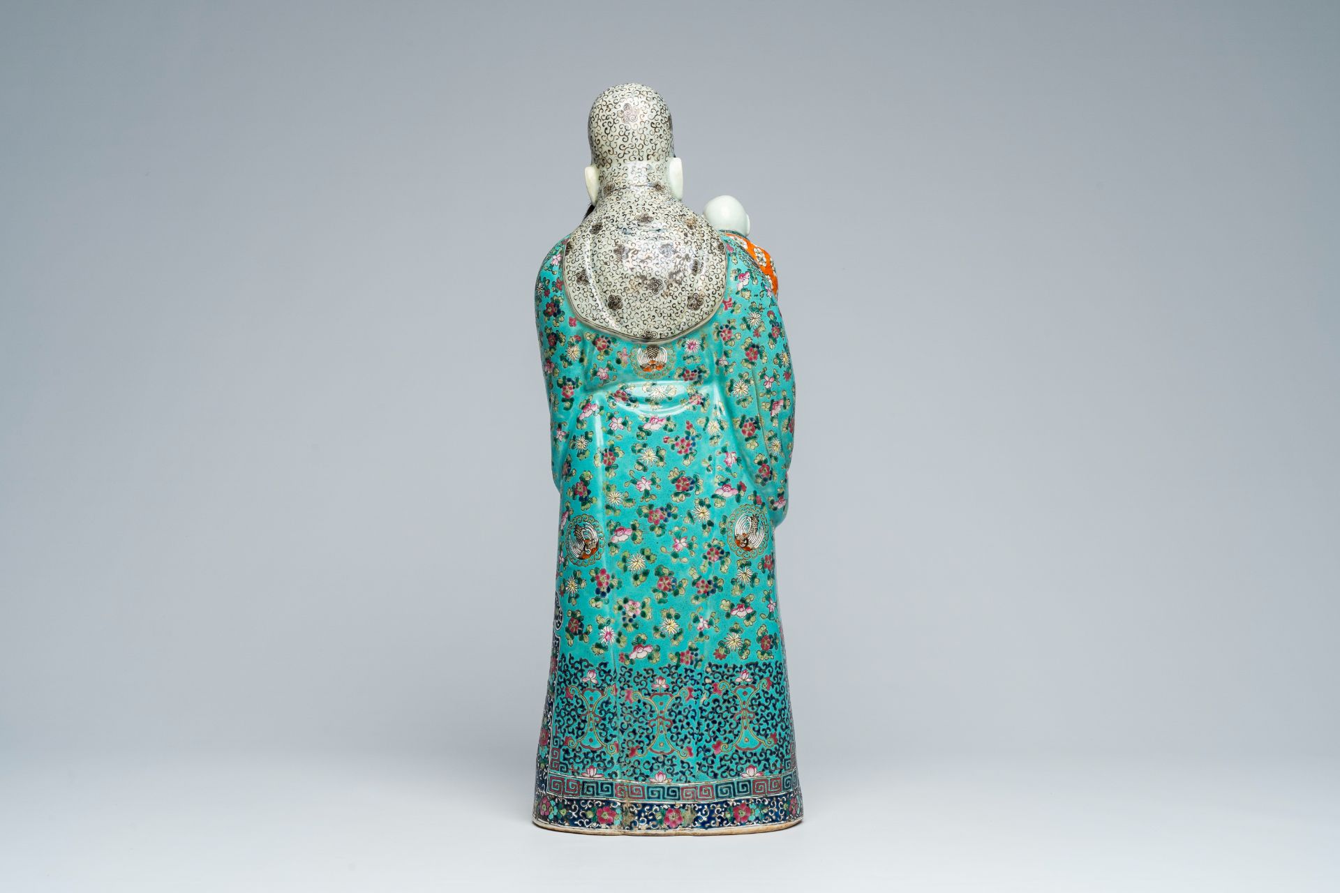 A Chinese famille rose figure of the Star God Fu Xing, 19th/20th C. - Image 3 of 6