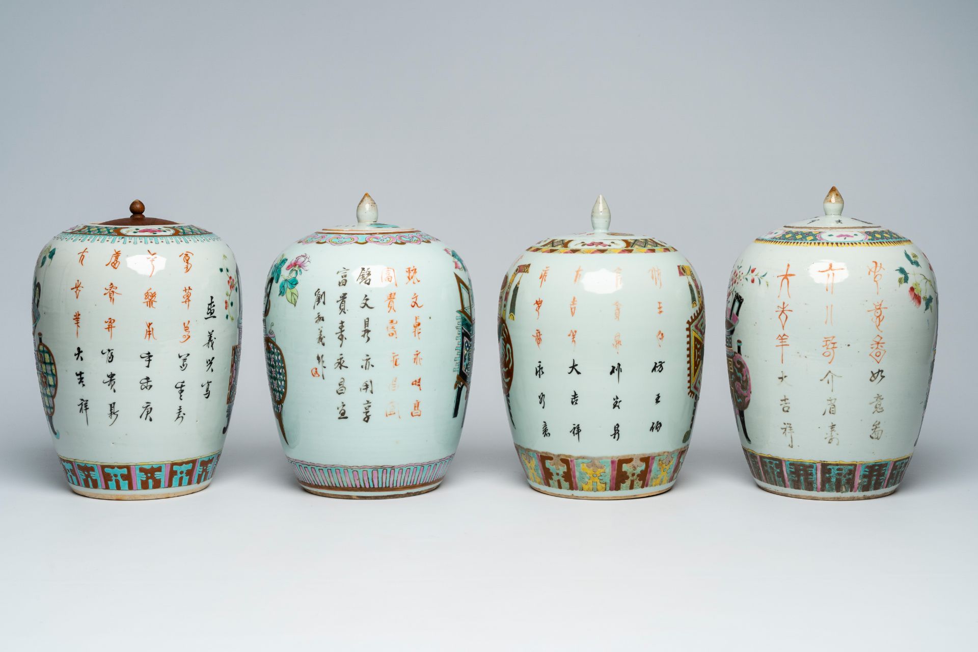 Four Chinese famille rose ginger jars and covers with flower baskets and antiquities, 19th/20th C. - Image 2 of 8