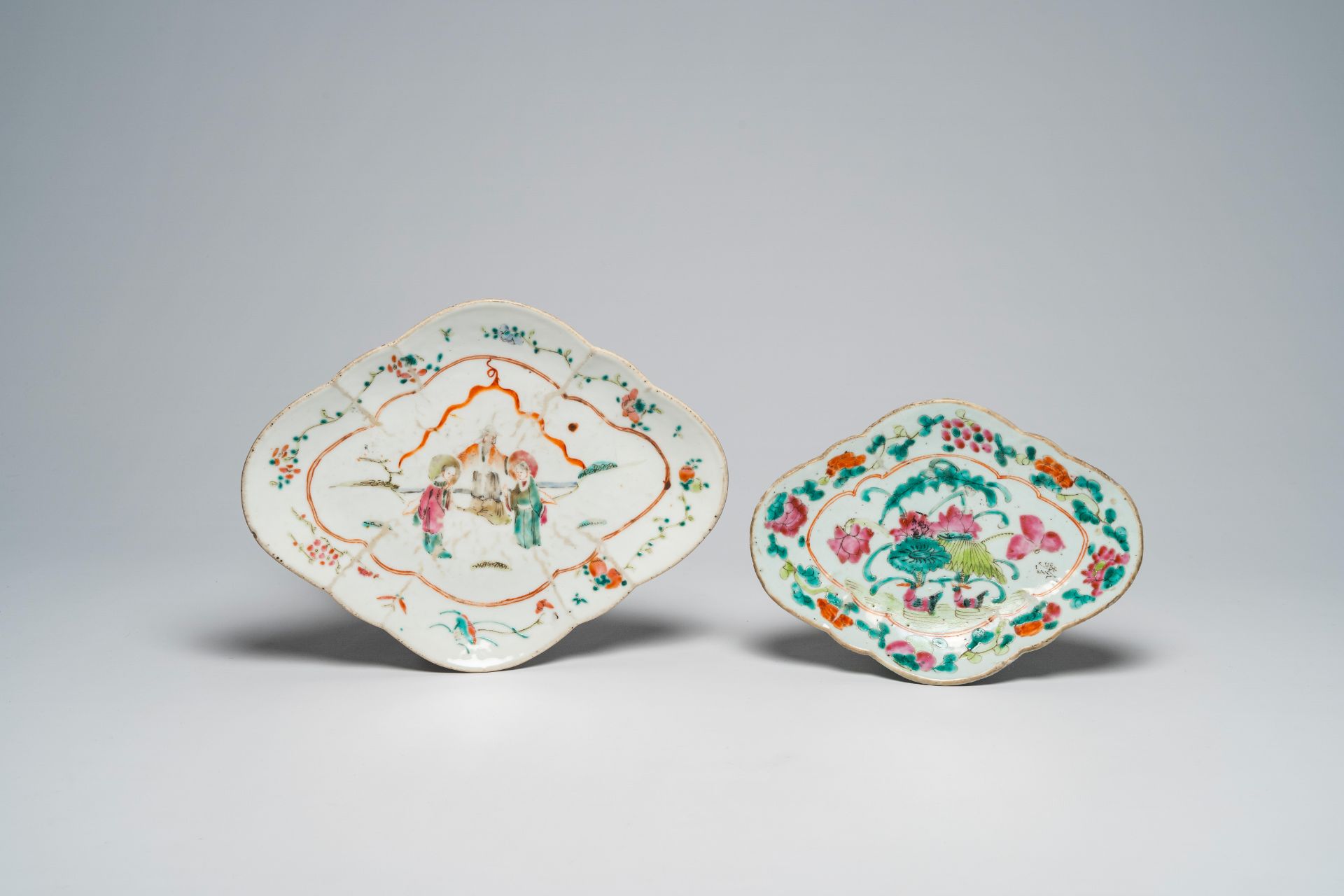 A varied collection of Chinese famille rose and polychrome porcelain, 19th/20th C. - Image 5 of 16
