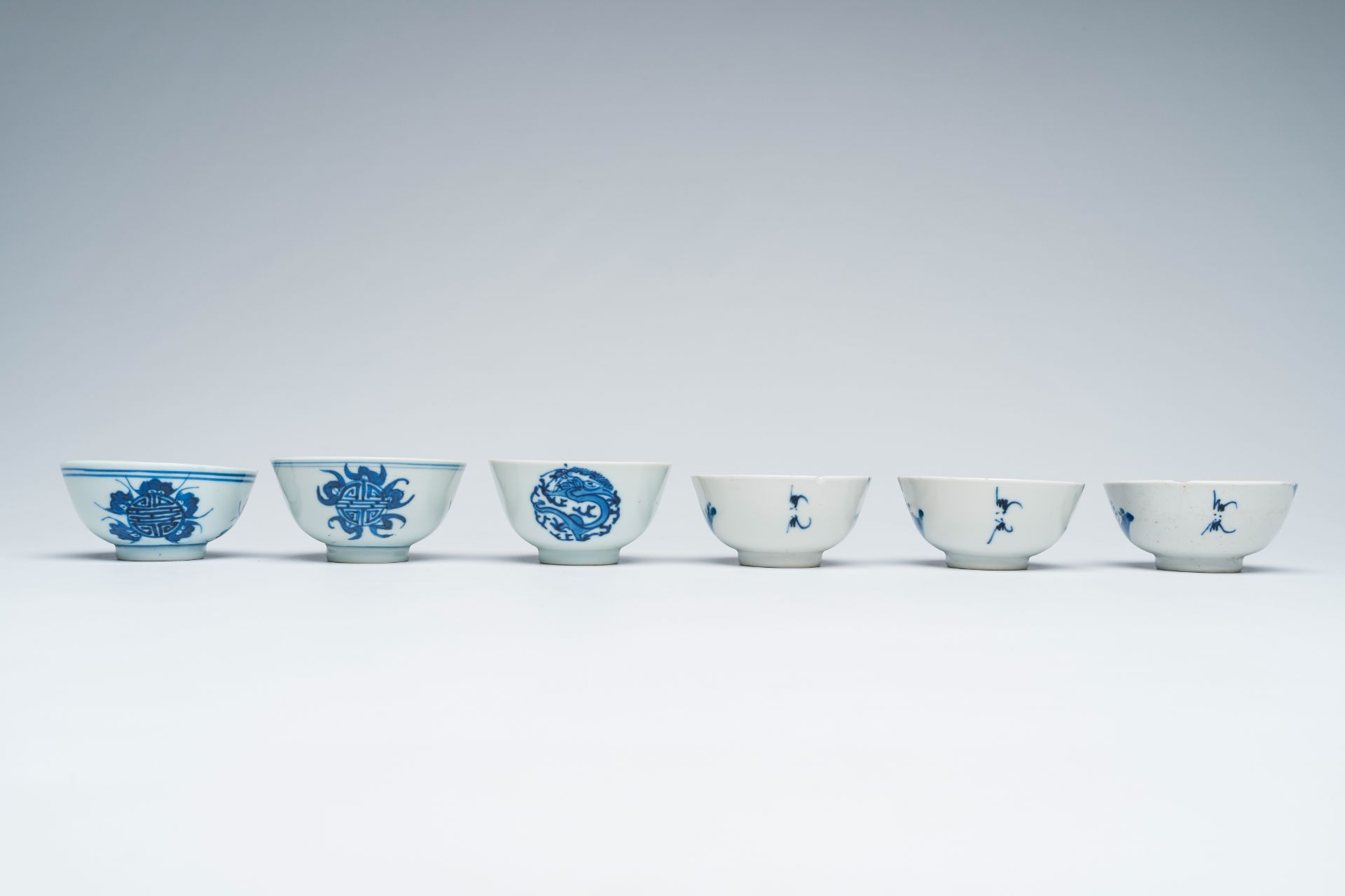 Nine various Chinese blue and white Vietnamese market 'Bleu de Hue' saucers and six bowls, 19th C. - Image 4 of 9