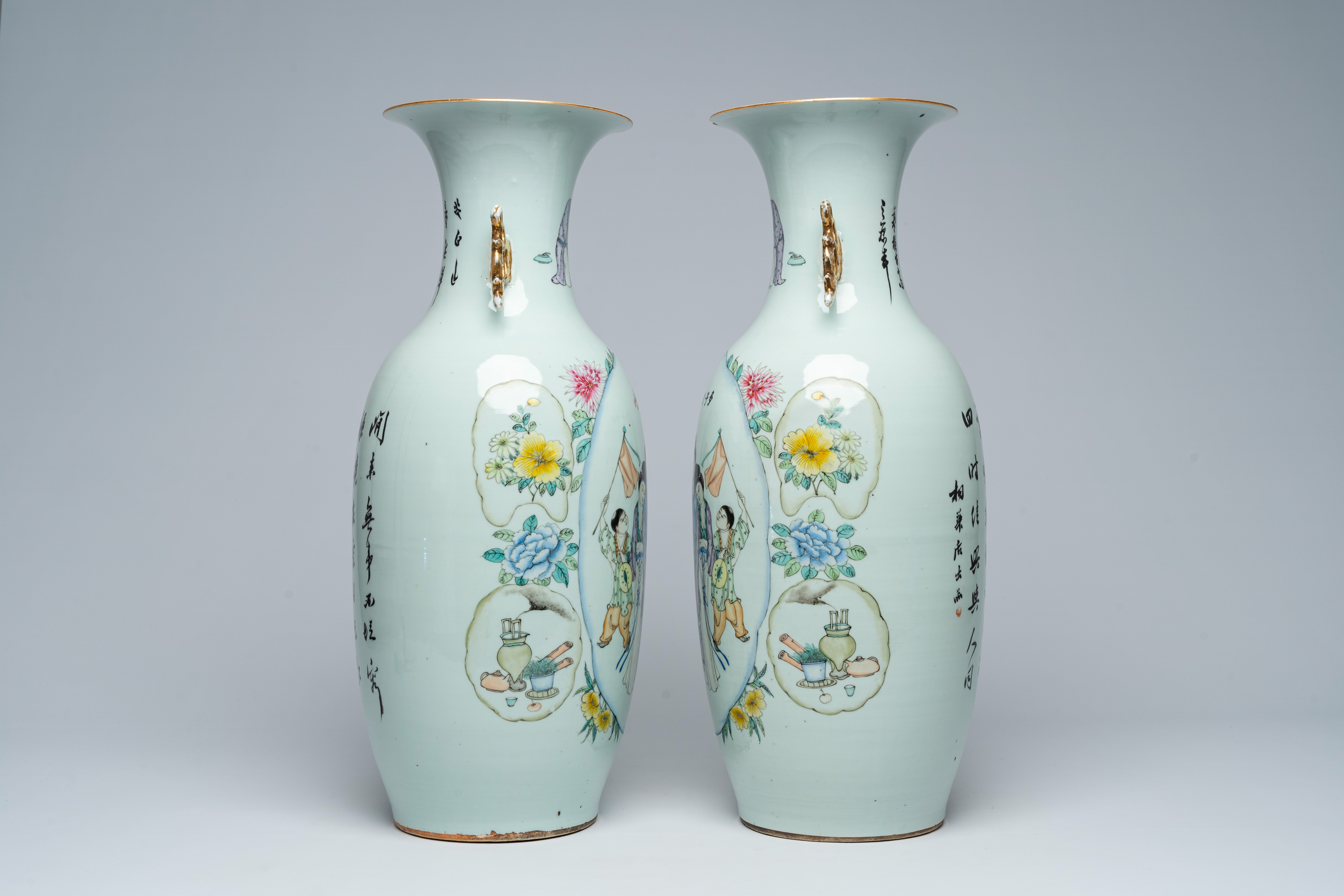 A pair of Chinese famille rose vases with court ladies and playing children, 19th/20th C. - Image 4 of 6