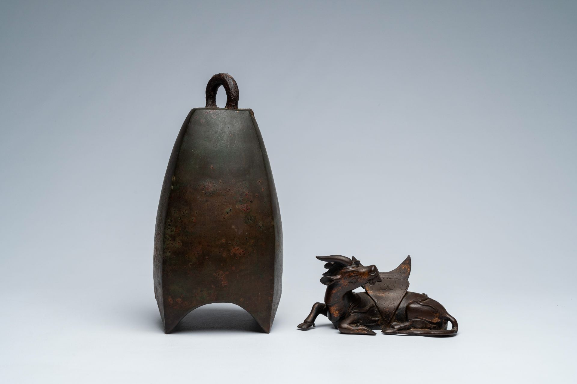 Six Chinese and Asian bronze and metal objects, probably Song and later - Image 4 of 9