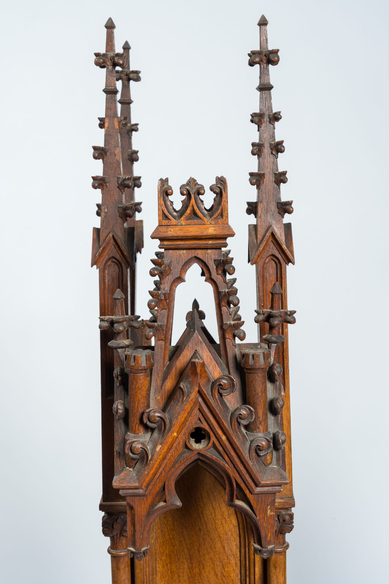 A pair of French Gothic revival oak sculpture niches, late 19th C. - Image 5 of 5