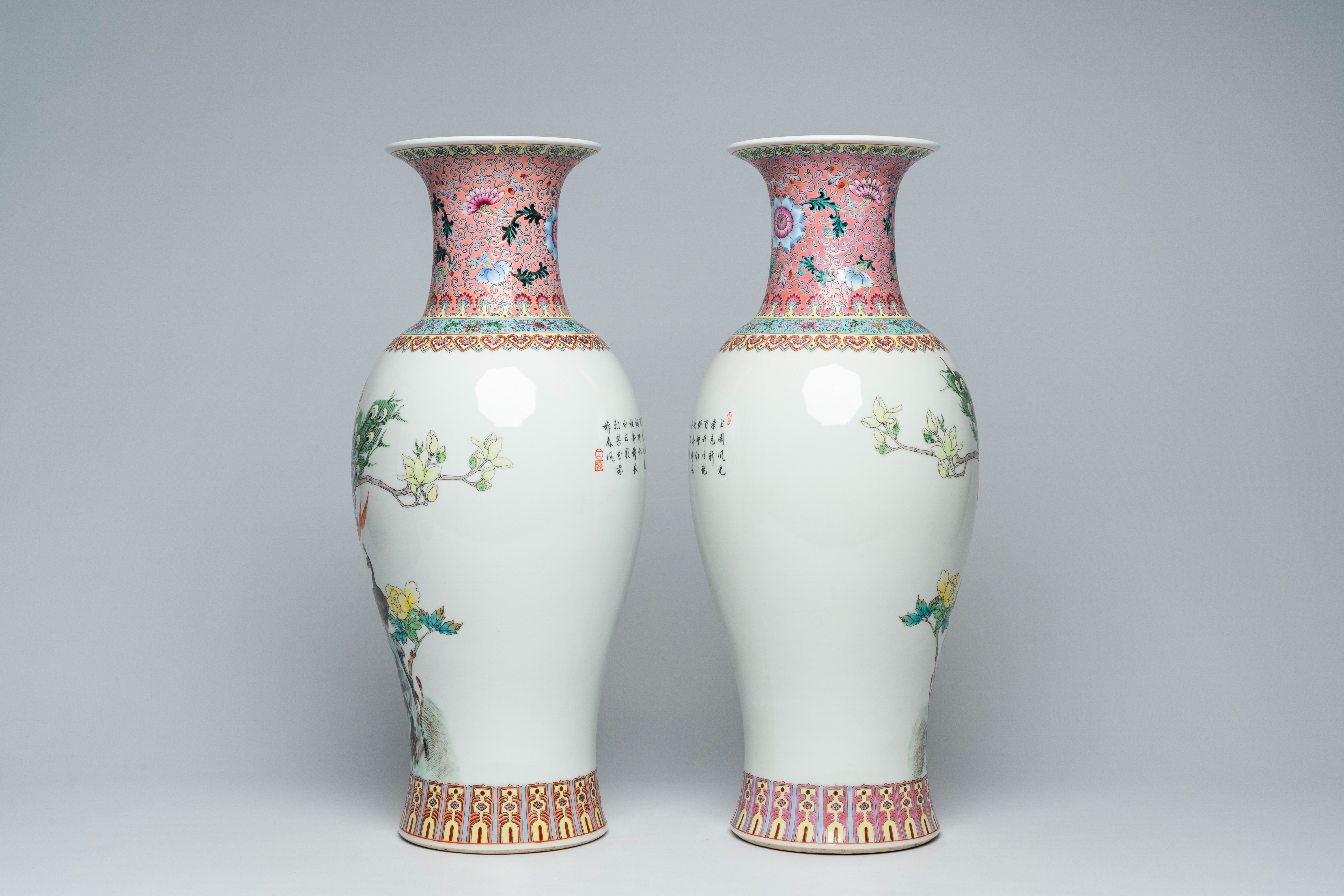 A pair of Chinese famille rose baluster vases with peacocks among blossoming branches, Jingdezhen ma - Bild 2 aus 6