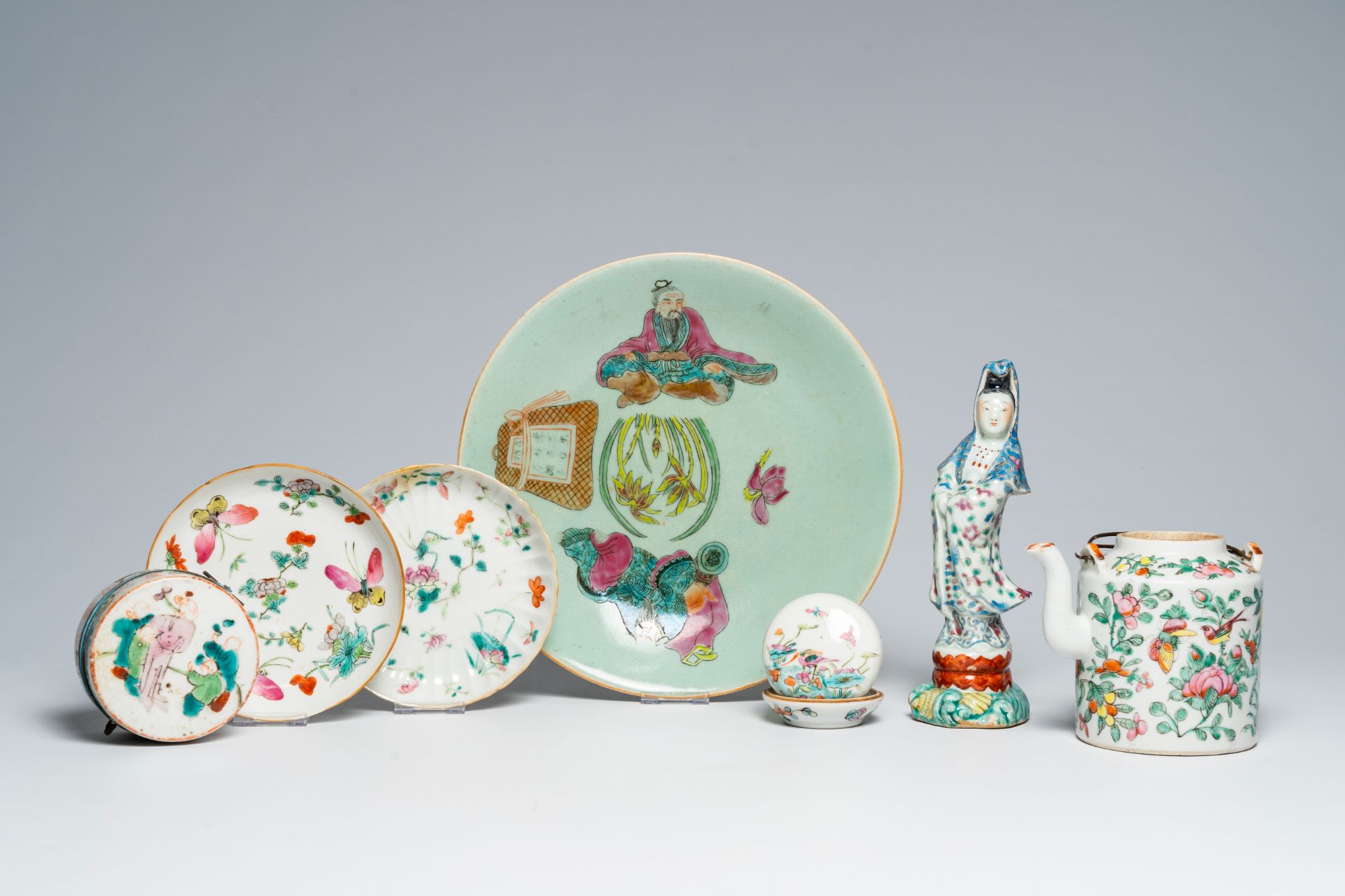 A varied collection of Chinese famille rose porcelain, 19th/20th C.