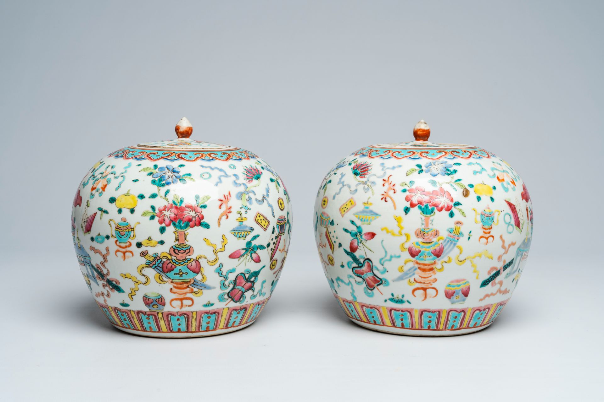 Two Chinese famille rose 'antiquities' jars and covers, 19th C. - Image 2 of 6